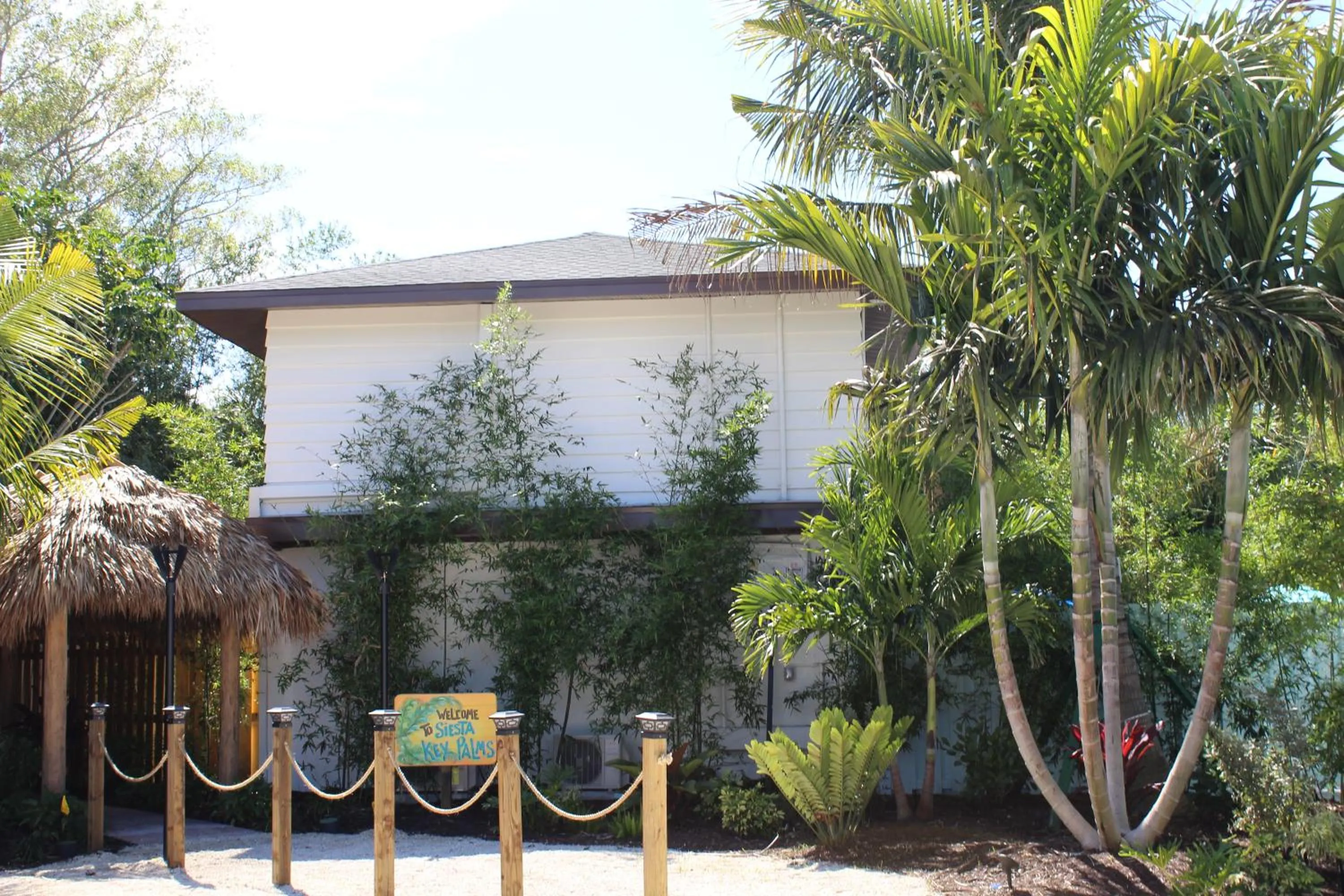 Facade/entrance in Siesta Key Palms Resort