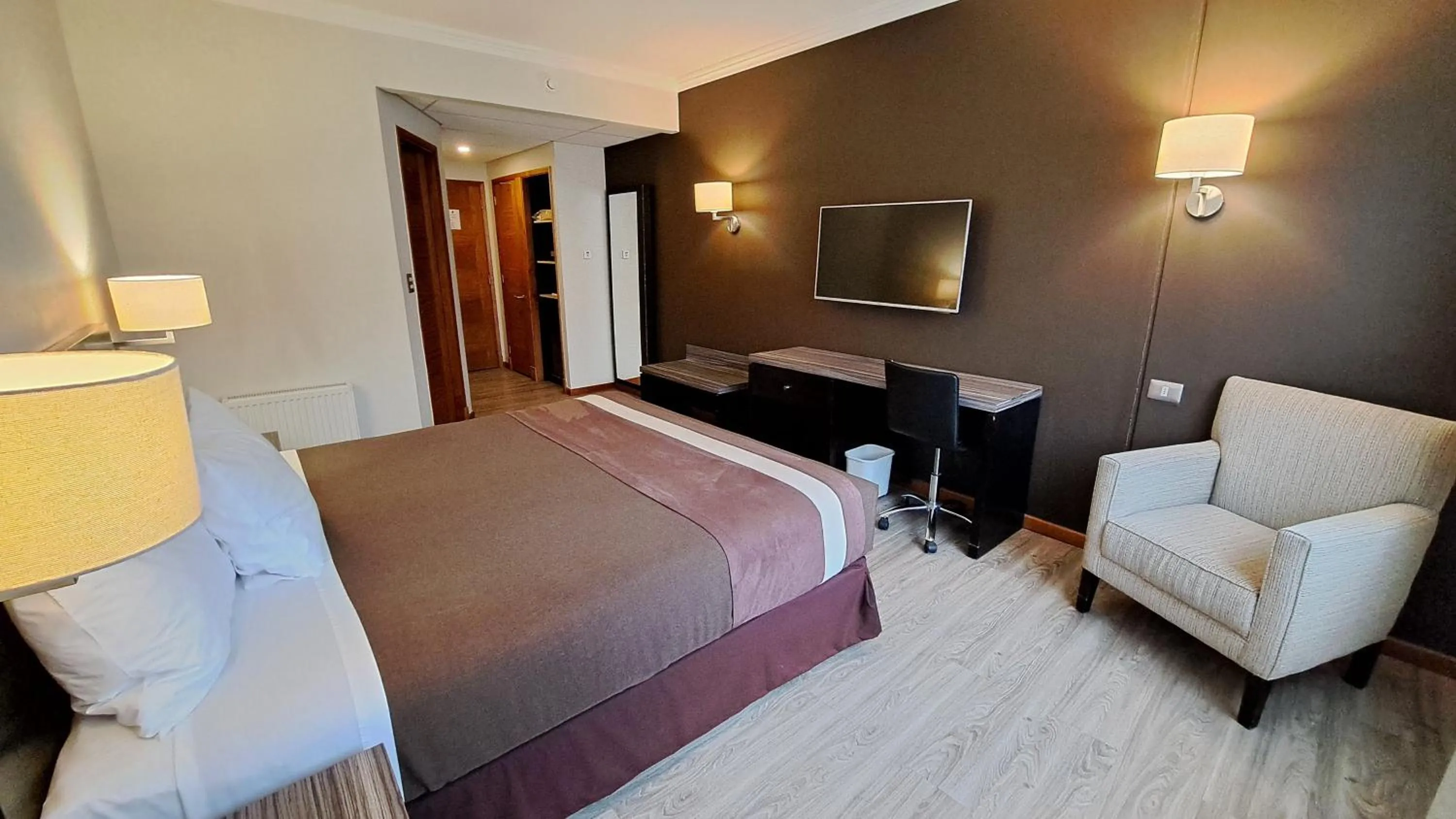 Photo of the whole room, Bed in Hotel Diego de Almagro Osorno