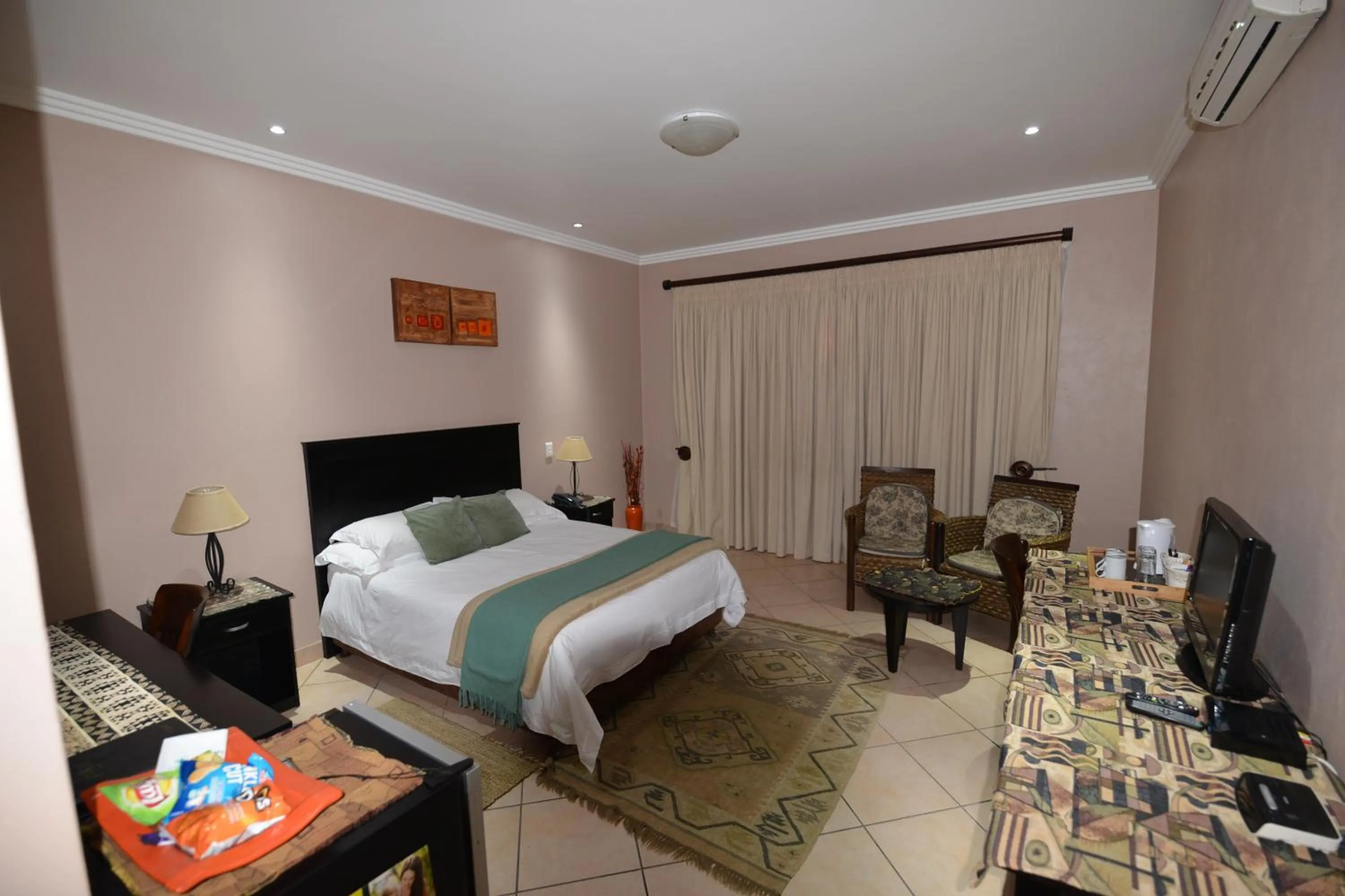 Bedroom, Bed in Attaché Guest Lodge & Health Spa