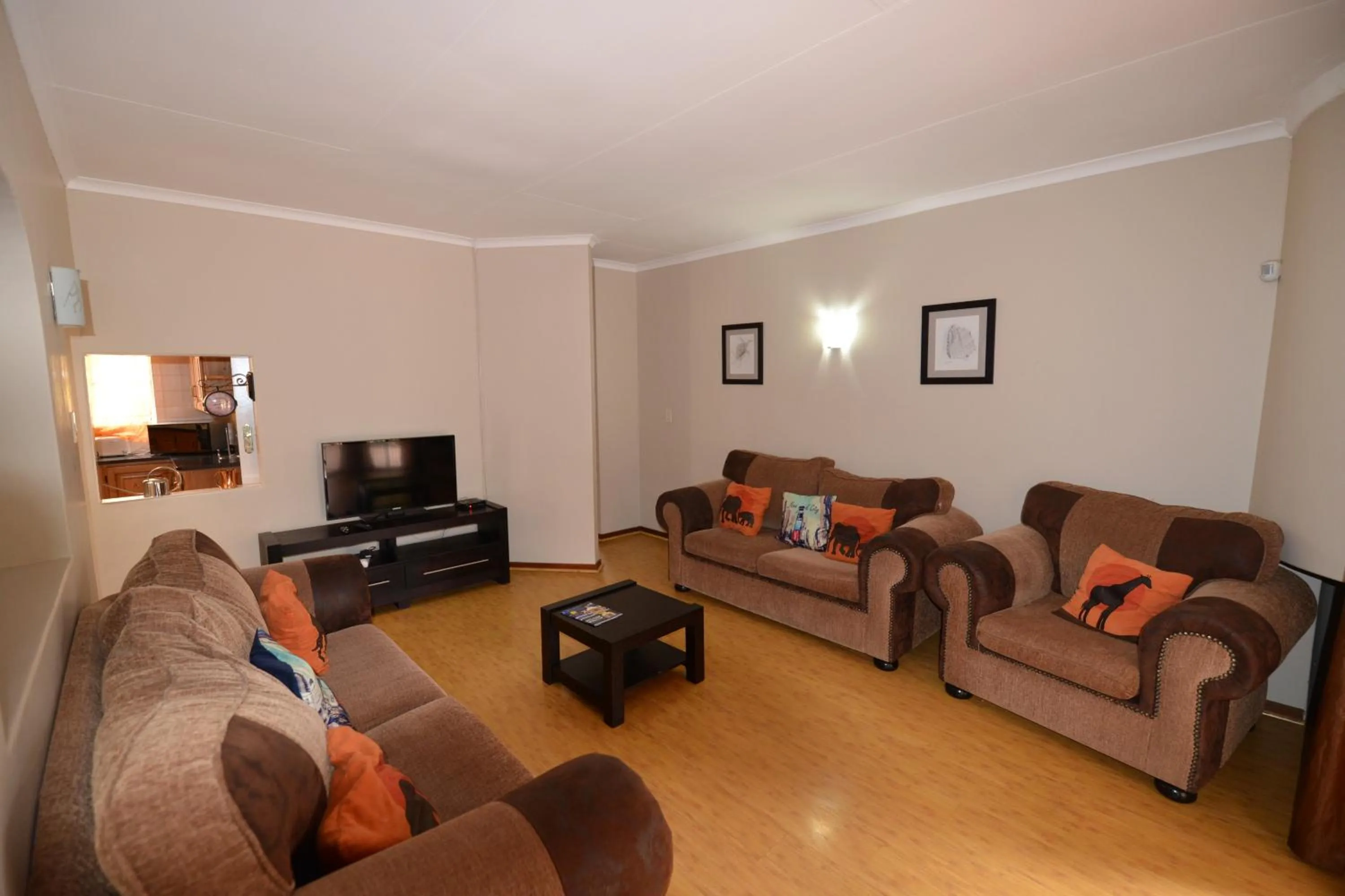 Living room in Attaché Guest Lodge & Health Spa