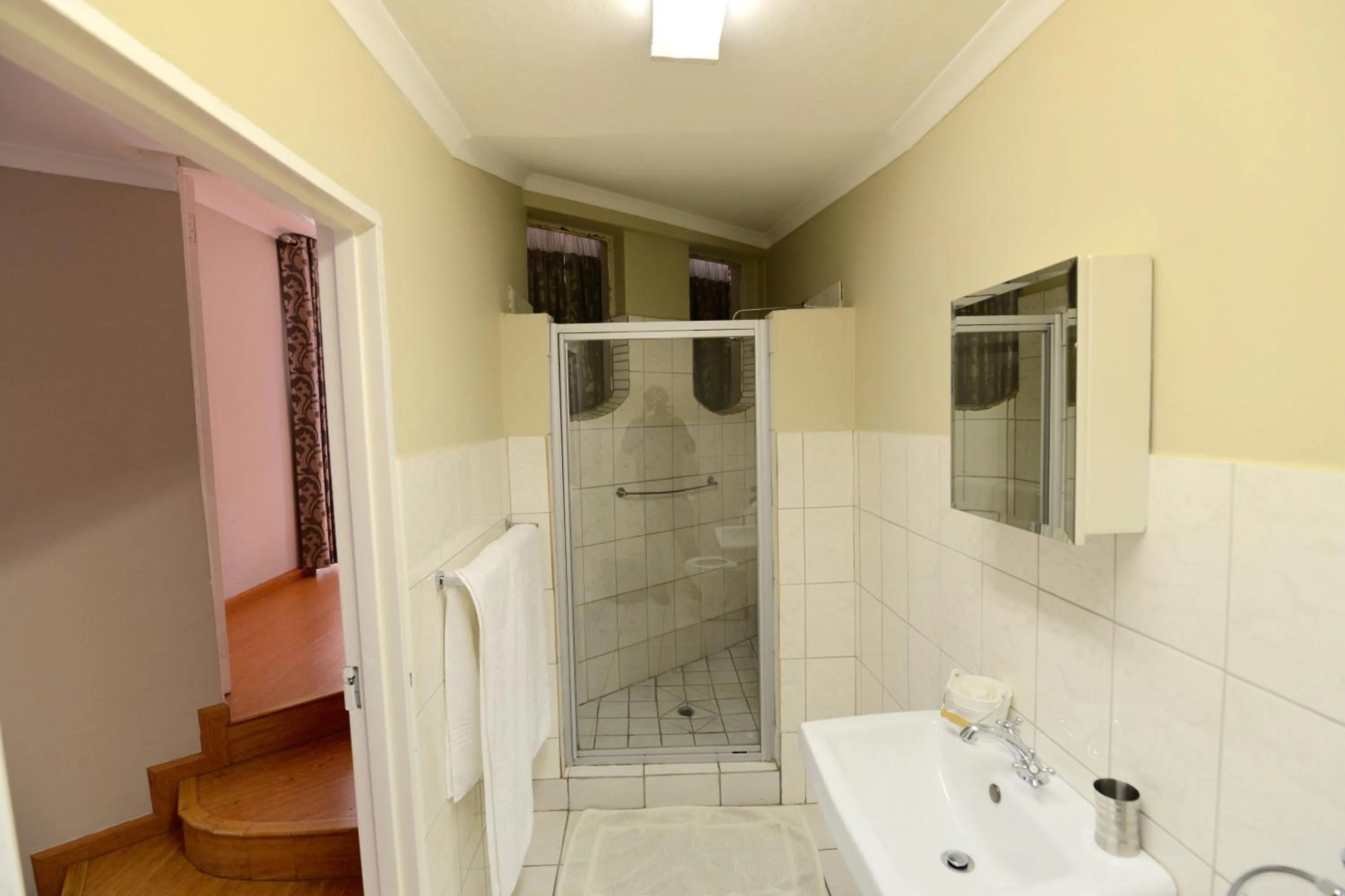 Bathroom in Attaché Guest Lodge & Health Spa