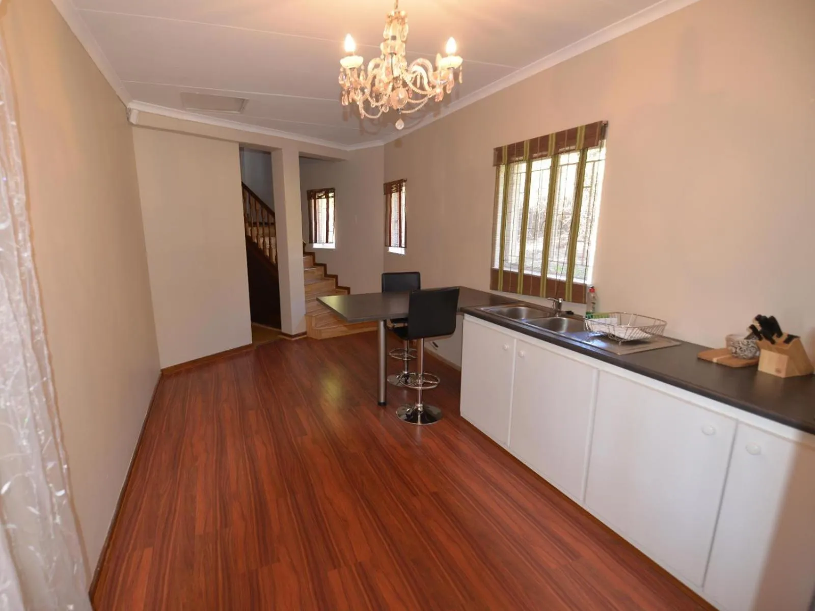 Kitchen or kitchenette in Attaché Guest Lodge & Health Spa