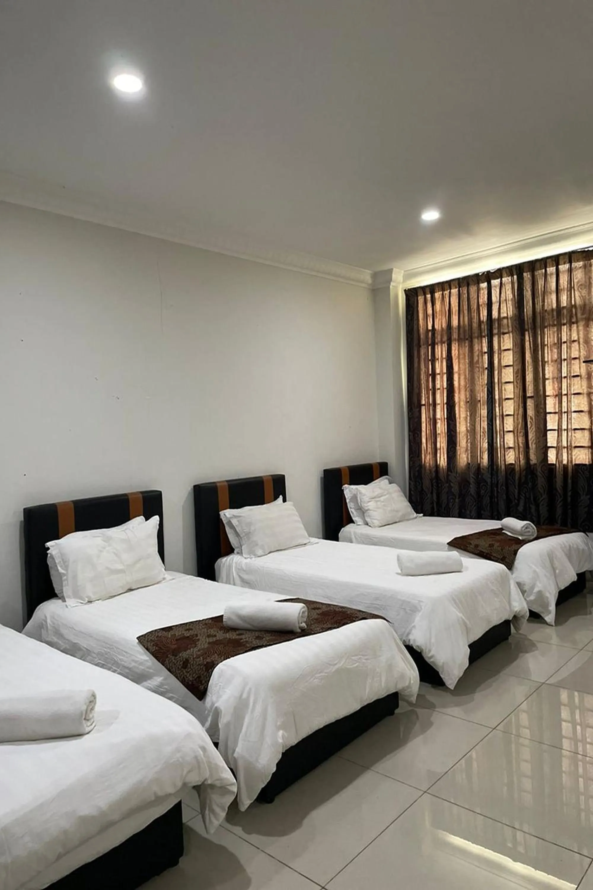 Photo of the whole room, Bed in Hotel Mutiara KGMMB, Melaka