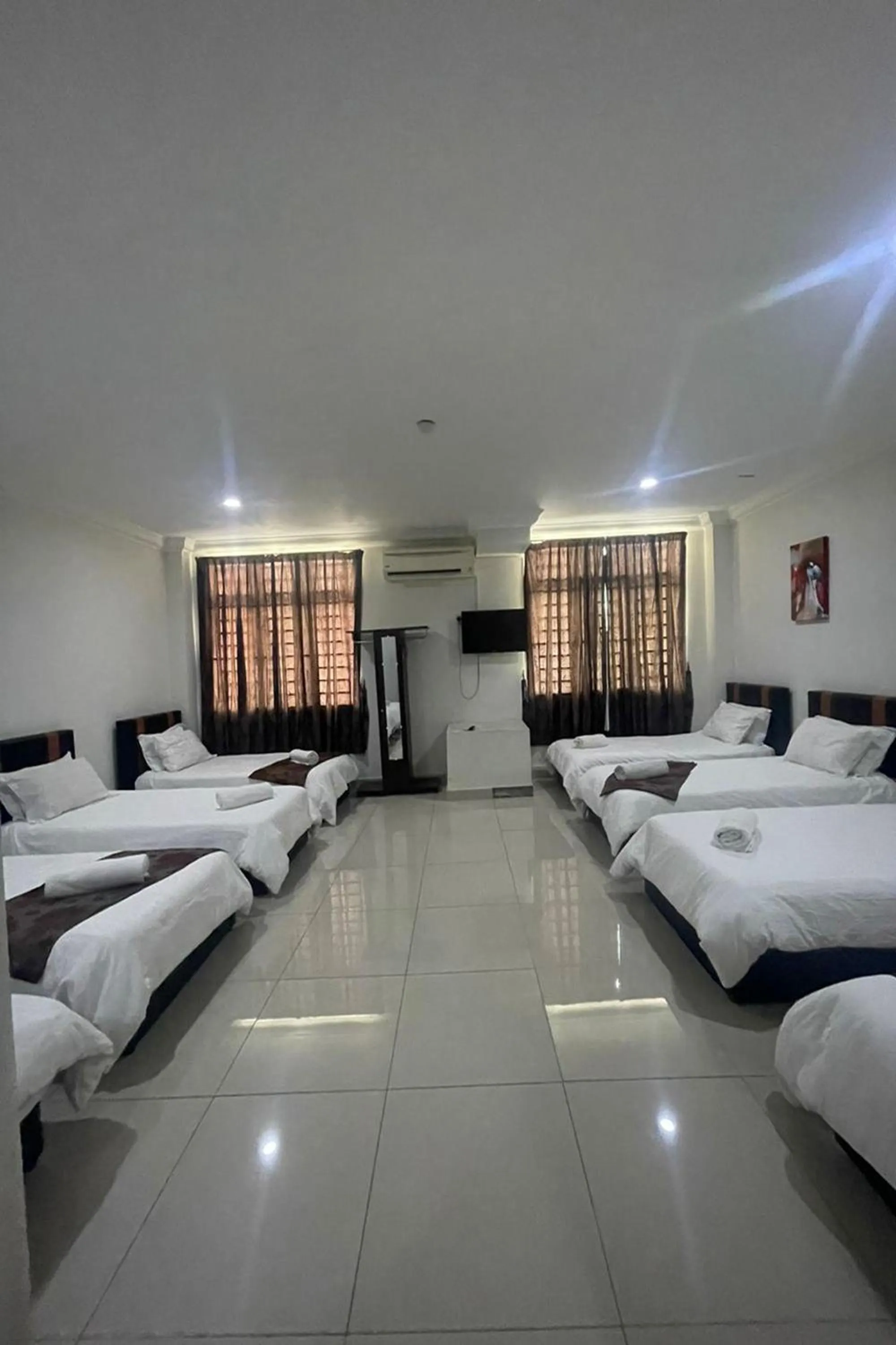 Photo of the whole room, Bed in Hotel Mutiara KGMMB, Melaka