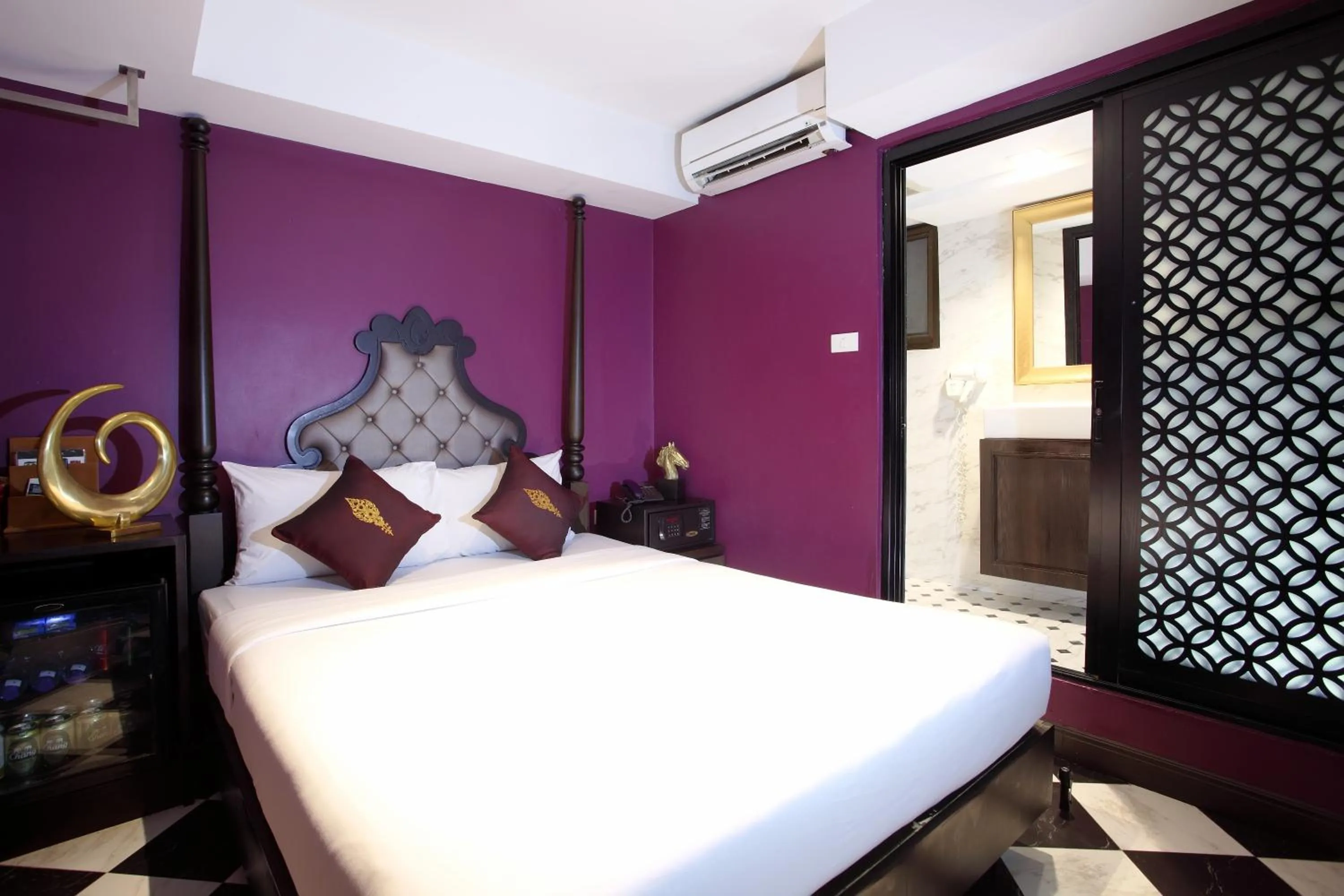 Bedroom, Bed in Violet Tower at Khaosan Palace