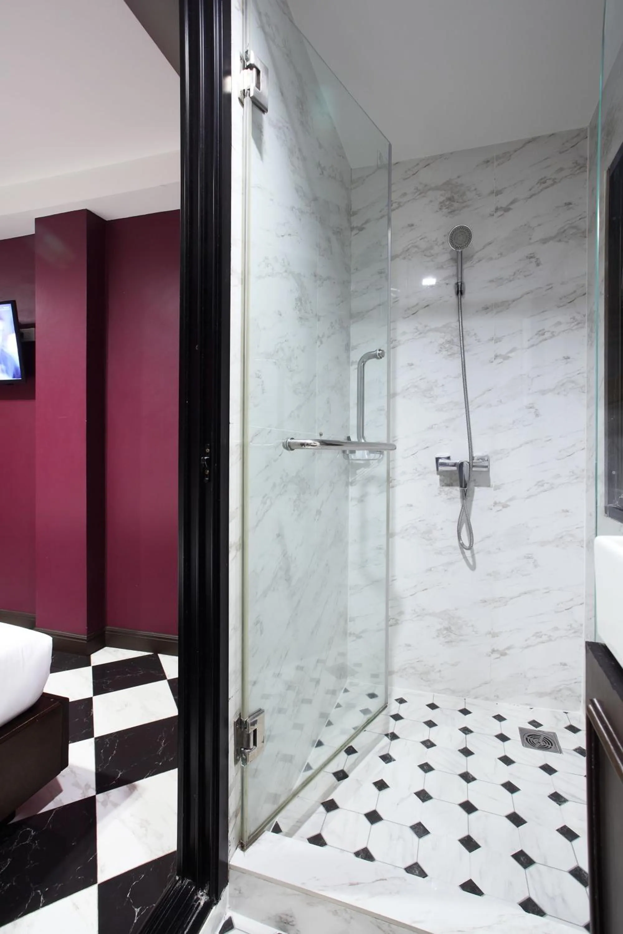 Violet Tower at Khaosan Palace