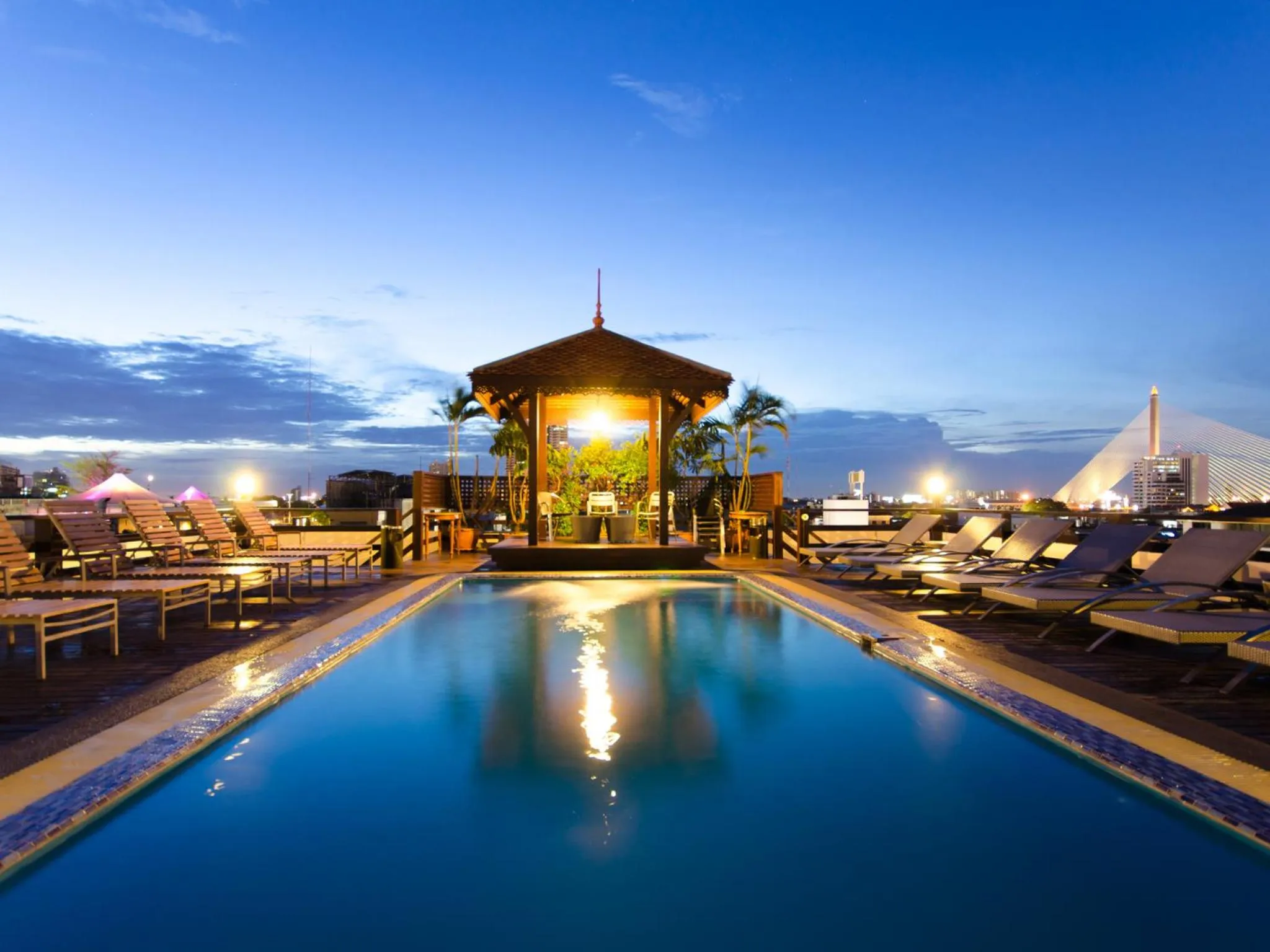 Swimming pool in Violet Tower at Khaosan Palace