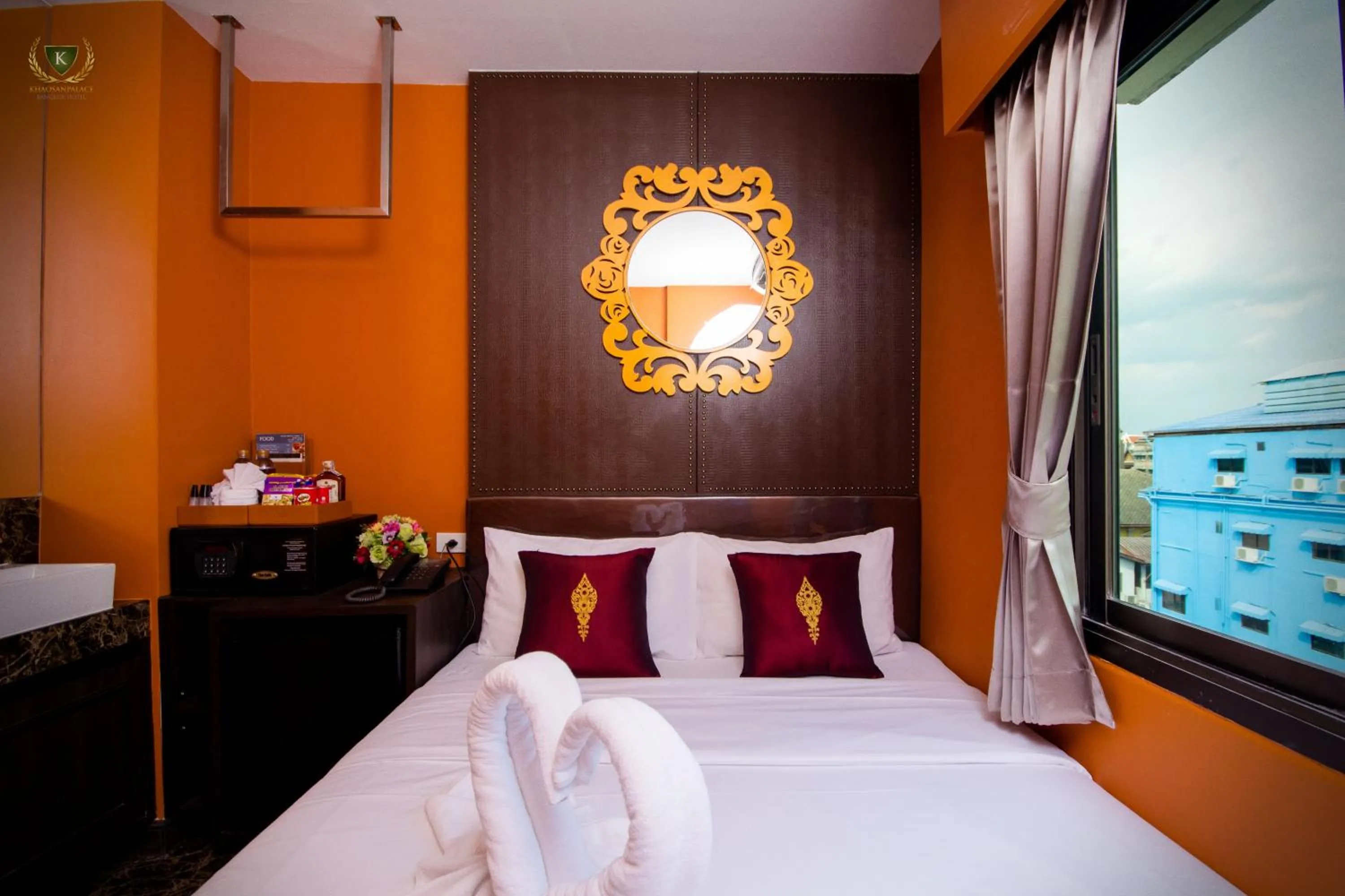 Photo of the whole room, Bed in Violet Tower at Khaosan Palace