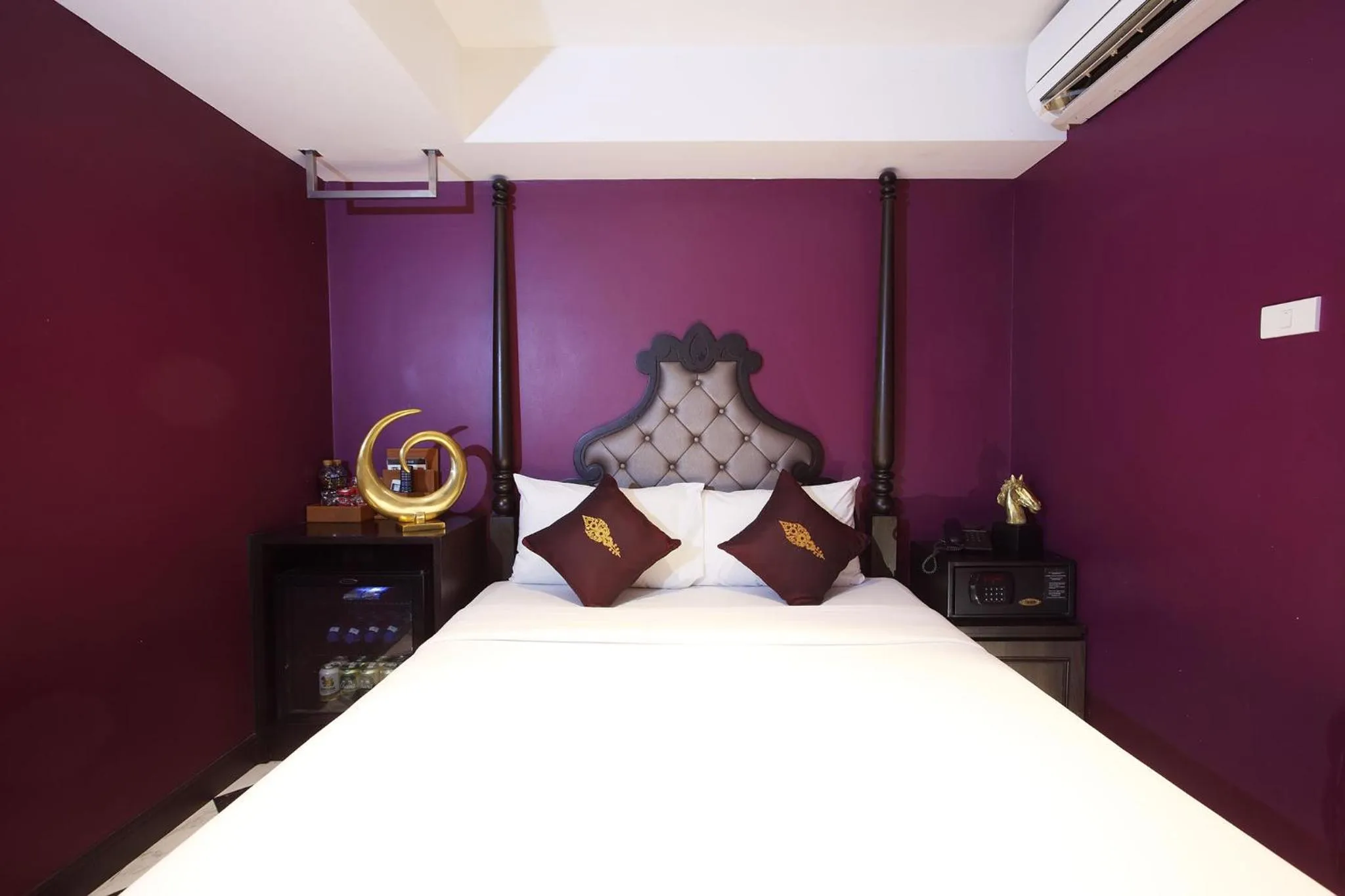 Bed in Violet Tower at Khaosan Palace