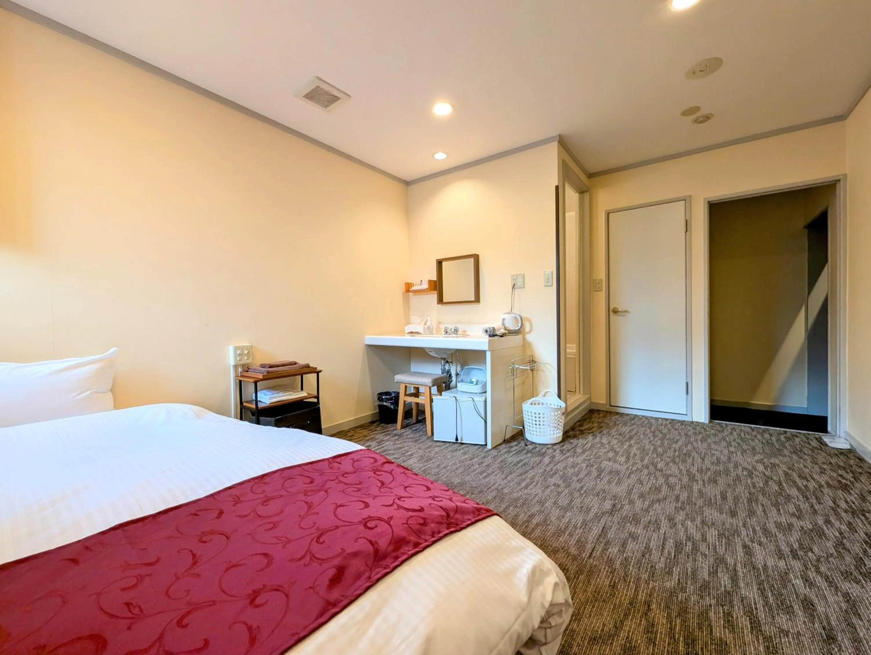 Photo of the whole room, Bed in Kanazawa Station Hotel