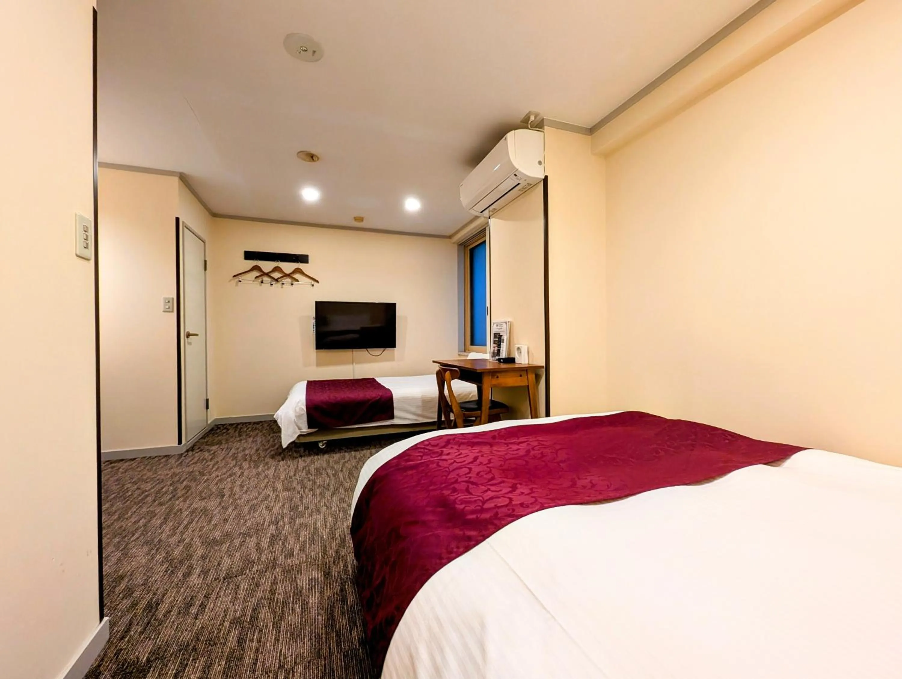 Photo of the whole room, Bed in Kanazawa Station Hotel