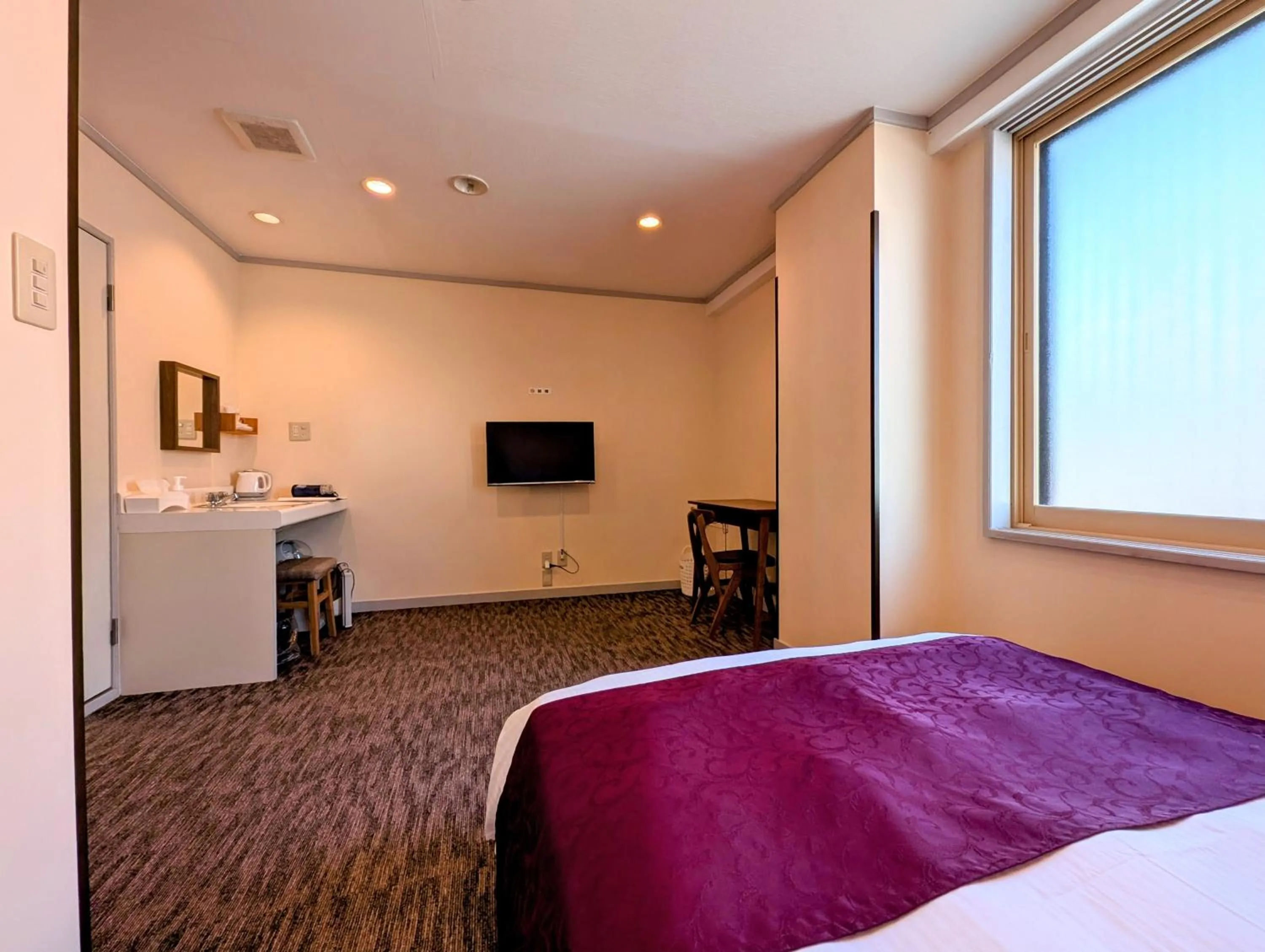 Photo of the whole room, Bed in Kanazawa Station Hotel