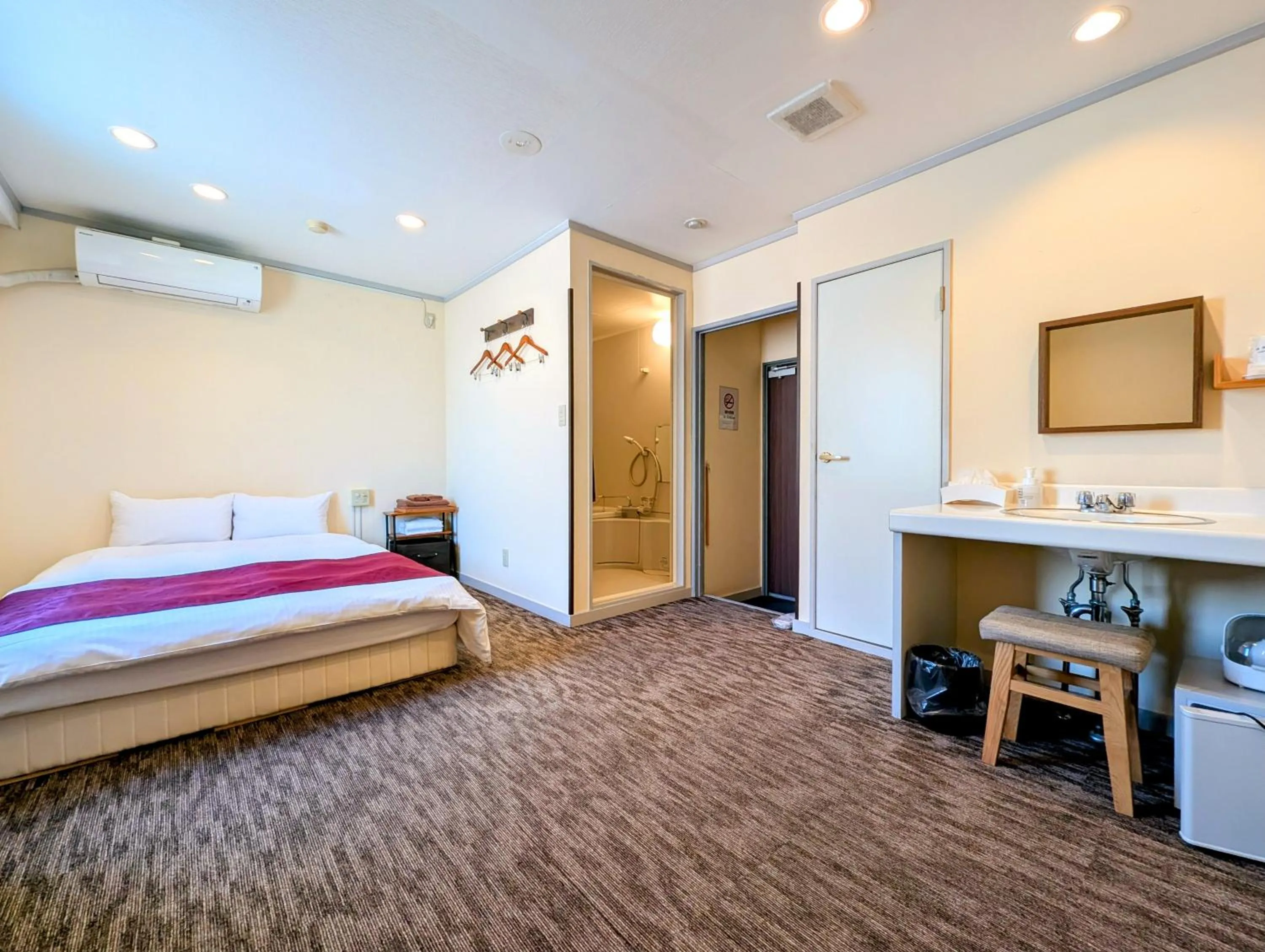 Photo of the whole room, Bed in Kanazawa Station Hotel