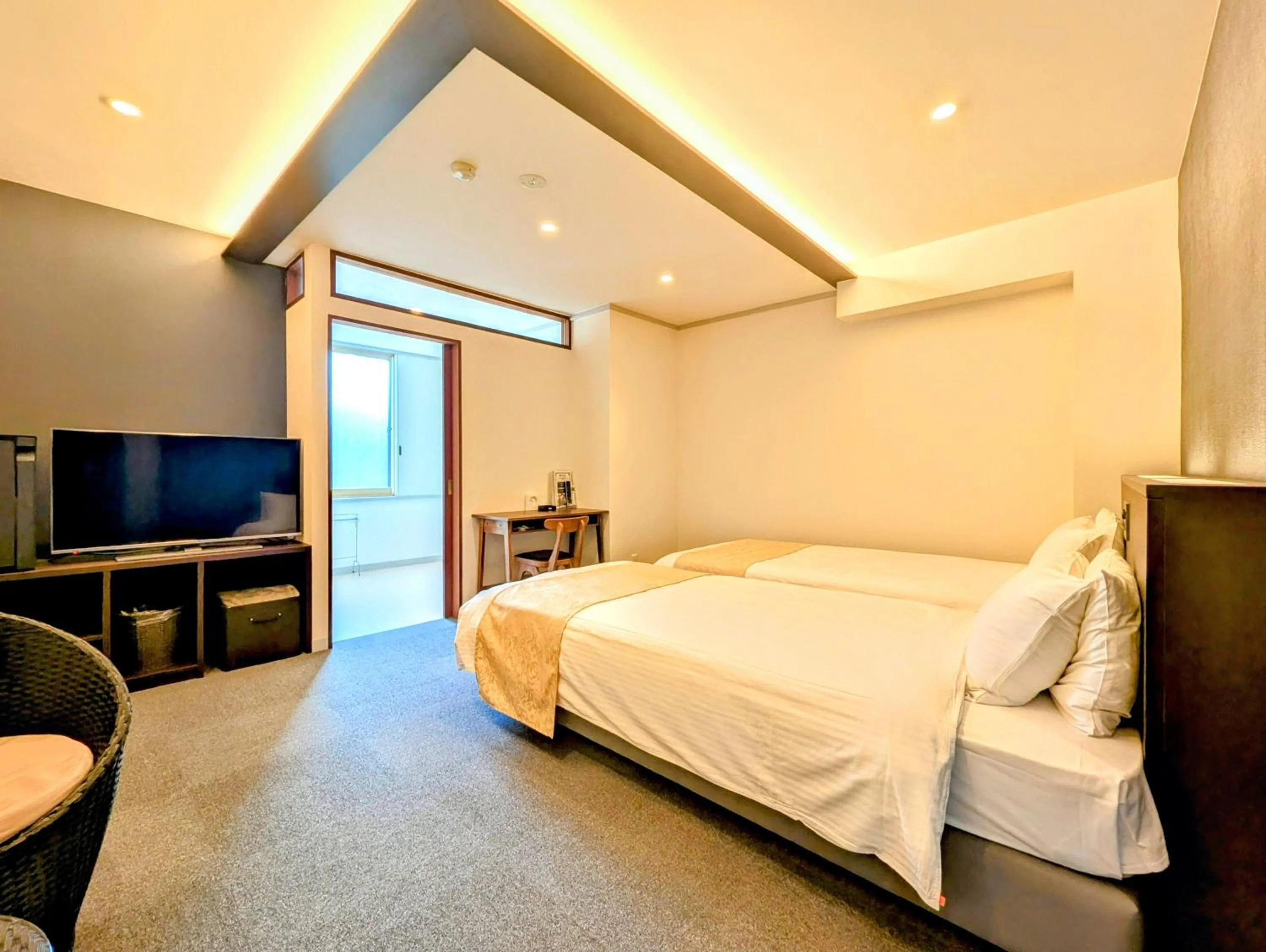 Photo of the whole room, Bed in Kanazawa Station Hotel