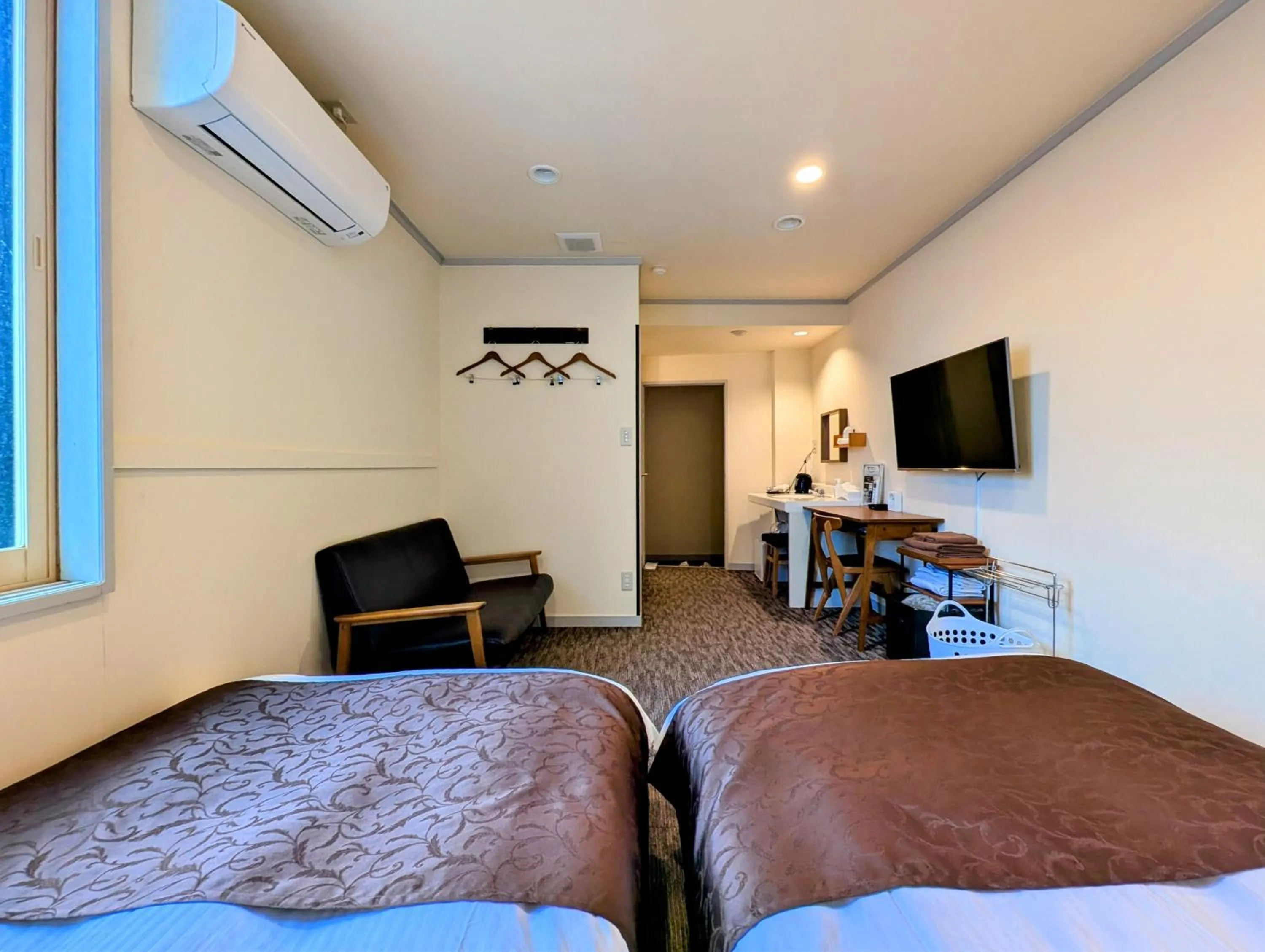 Photo of the whole room, Bed in Kanazawa Station Hotel