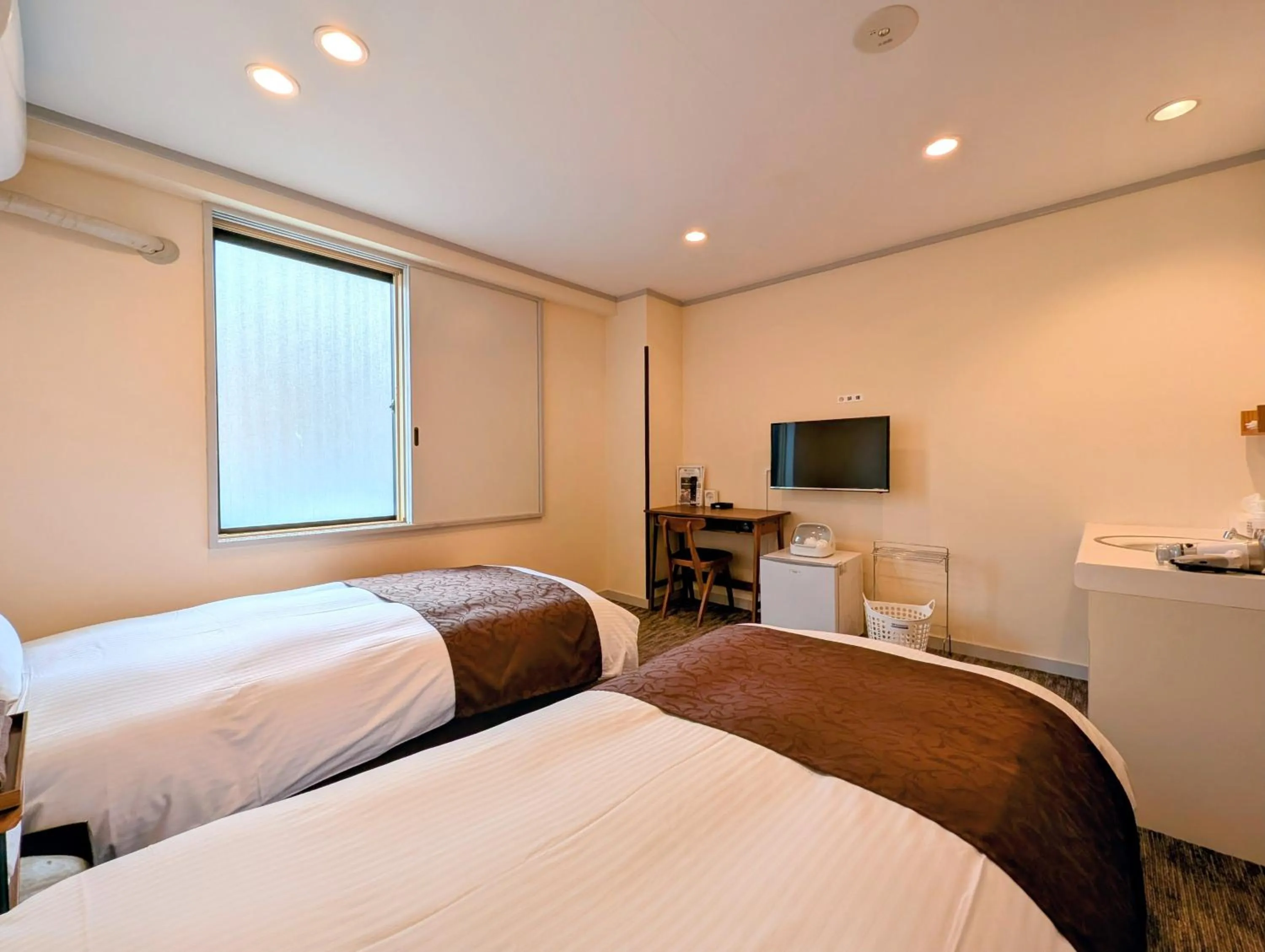 Photo of the whole room, Bed in Kanazawa Station Hotel