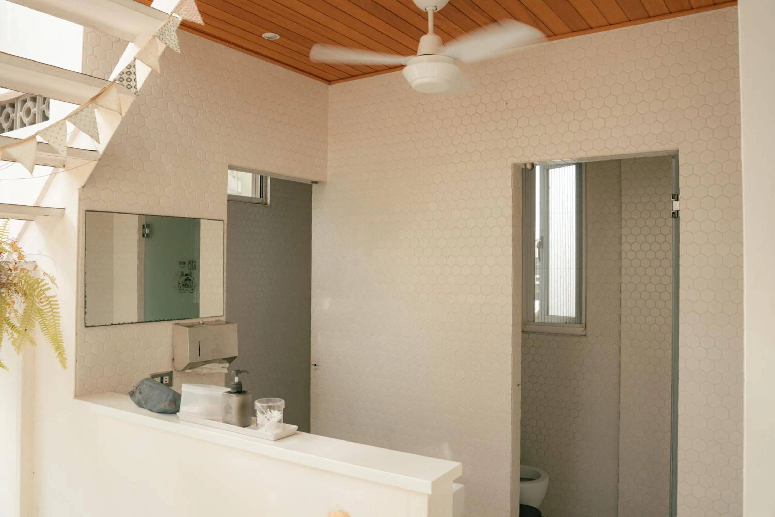 Bathroom in 365.Hostel