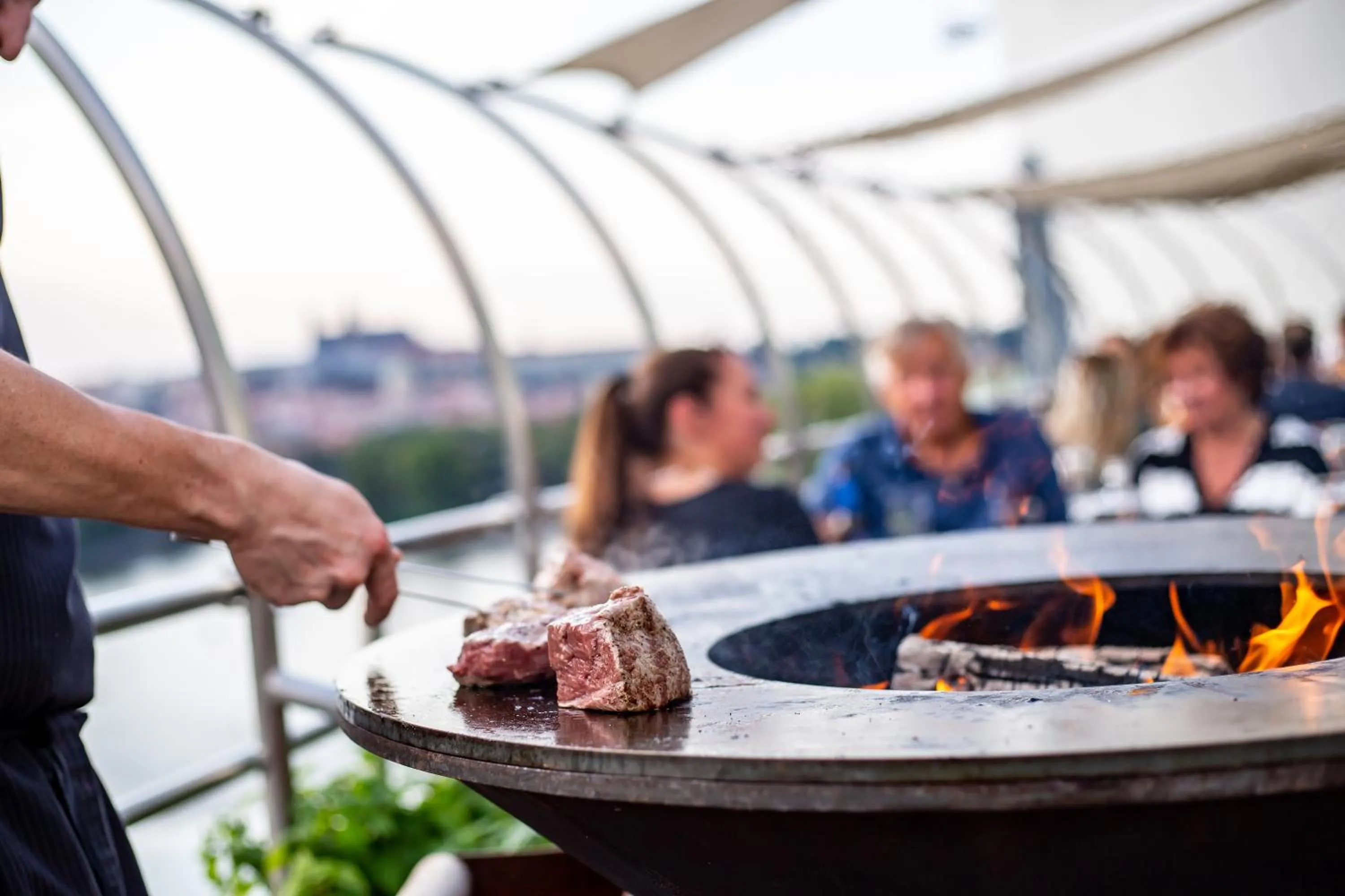 Restaurant/places to eat in Dancing House - Tančící dům hotel