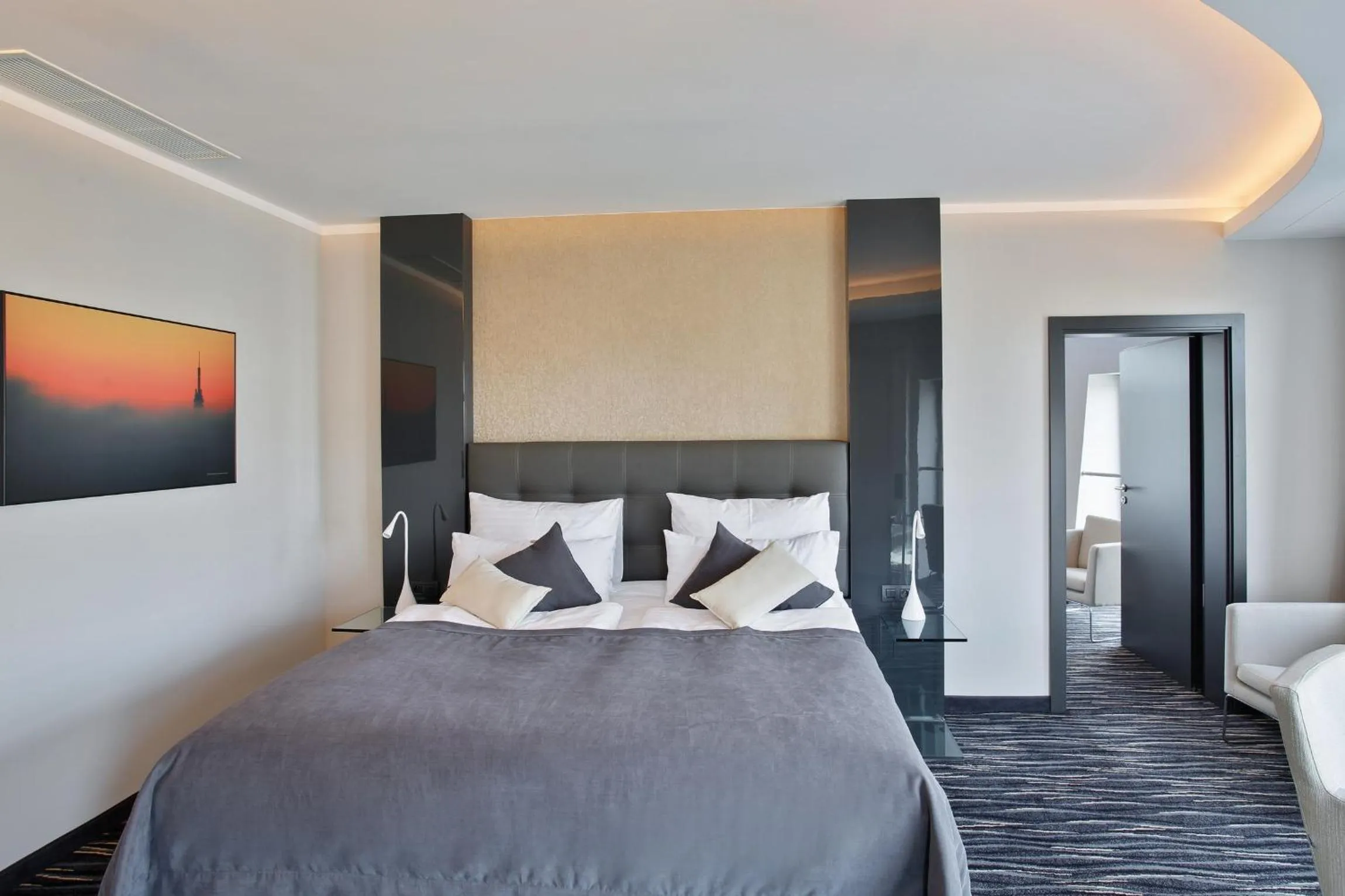 Bed in Dancing House - Tančící dům hotel