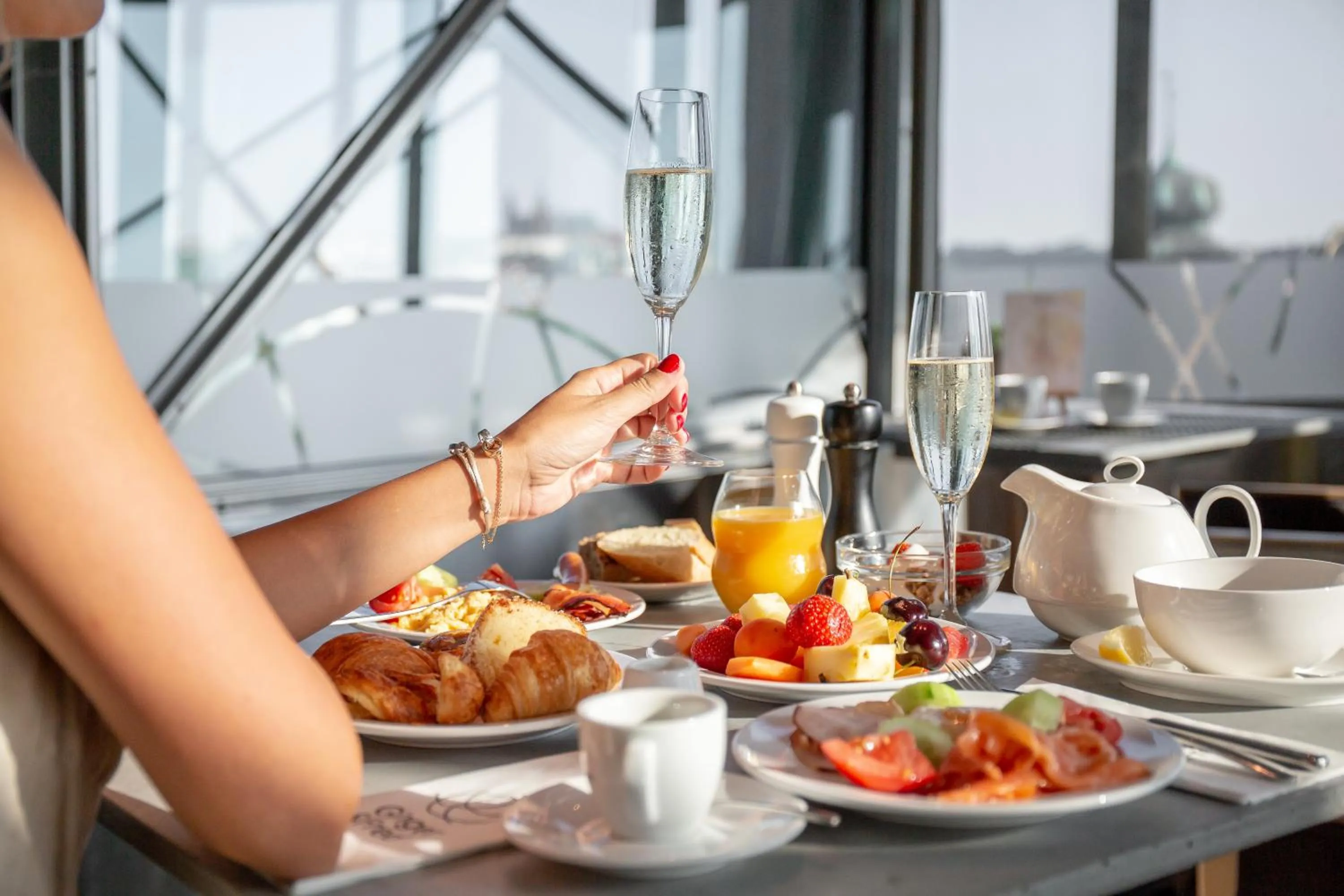 Restaurant/places to eat in Dancing House - Tančící dům hotel