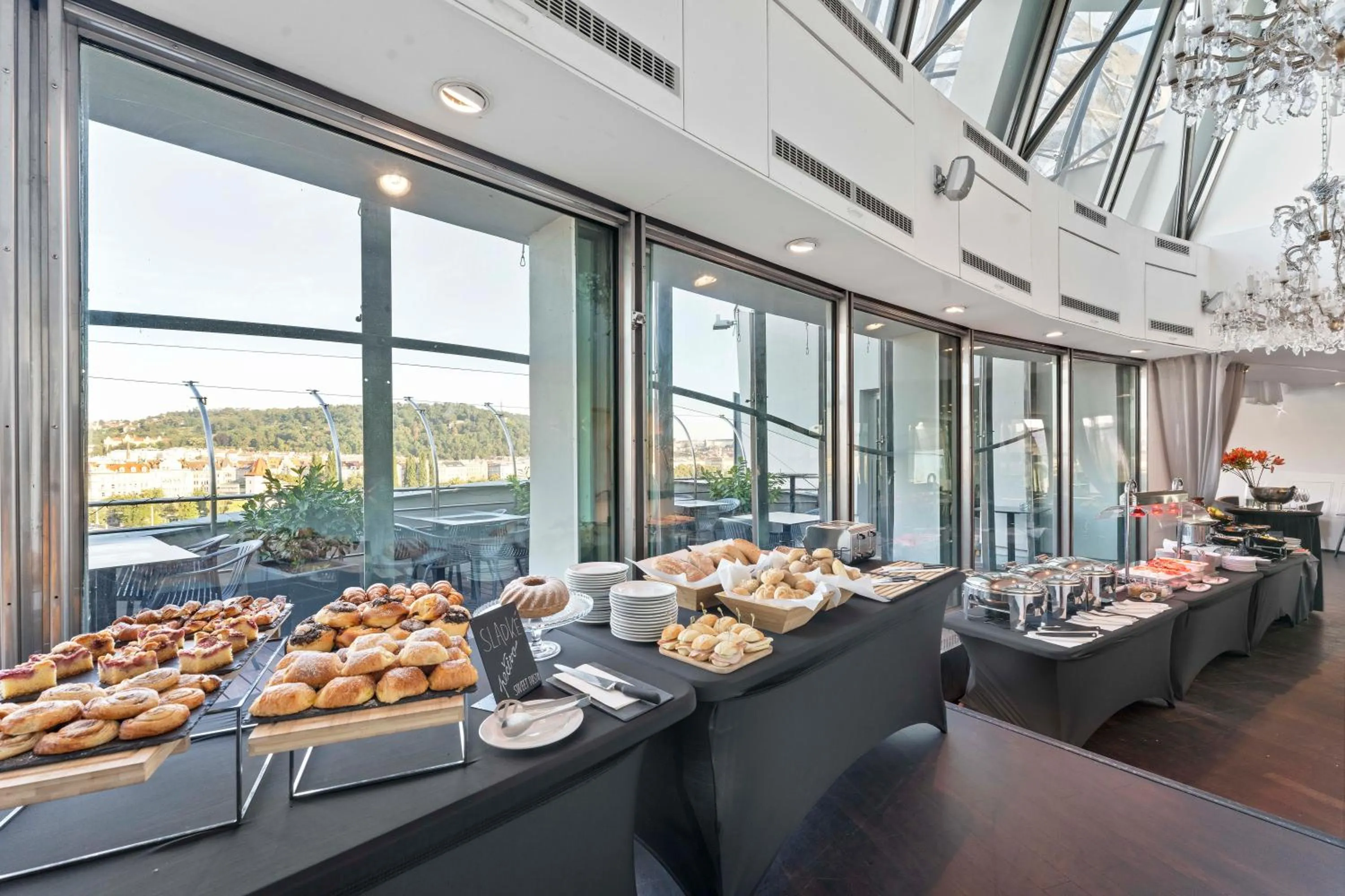 Breakfast in Dancing House - Tančící dům hotel