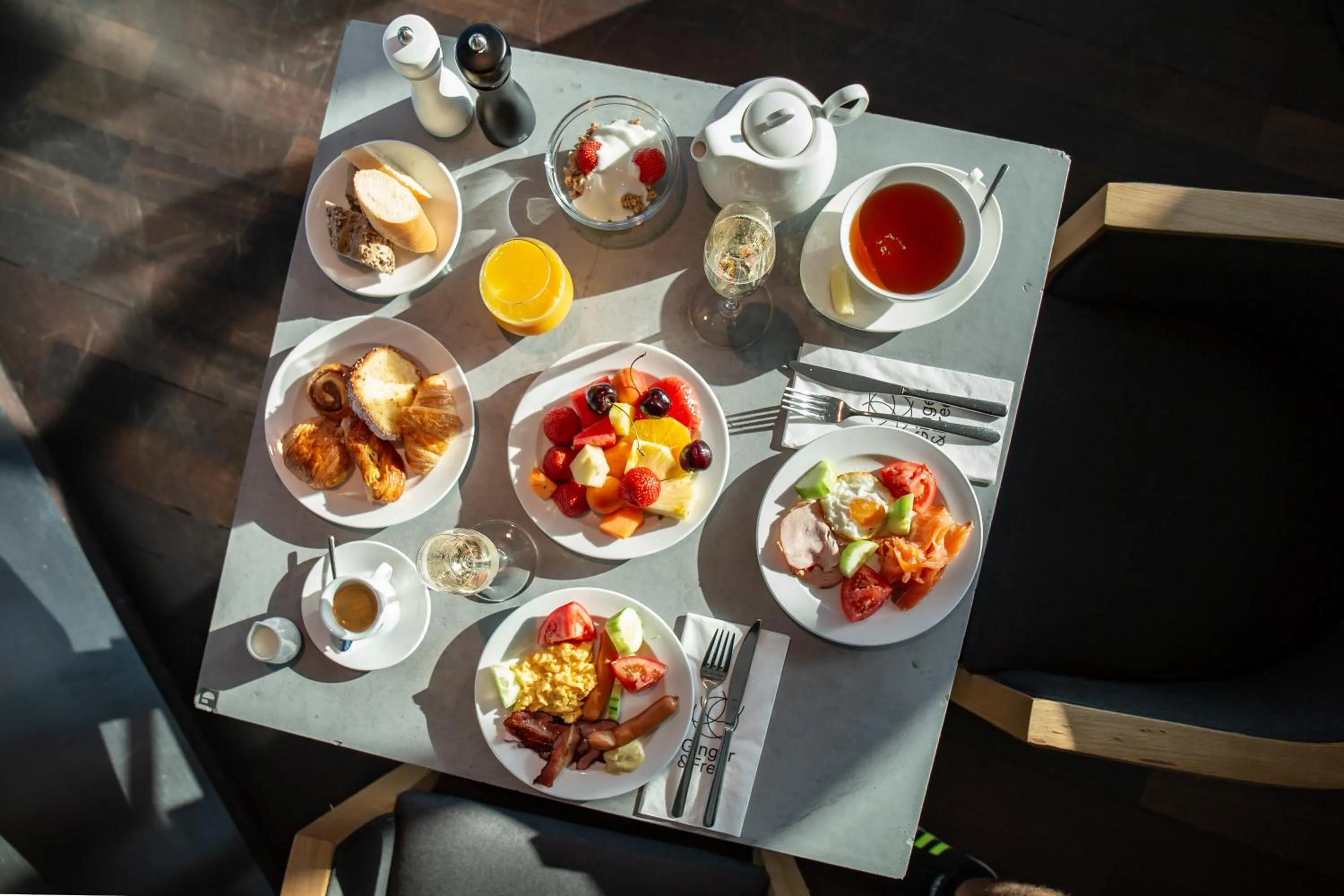 Restaurant/places to eat in Dancing House - Tančící dům hotel