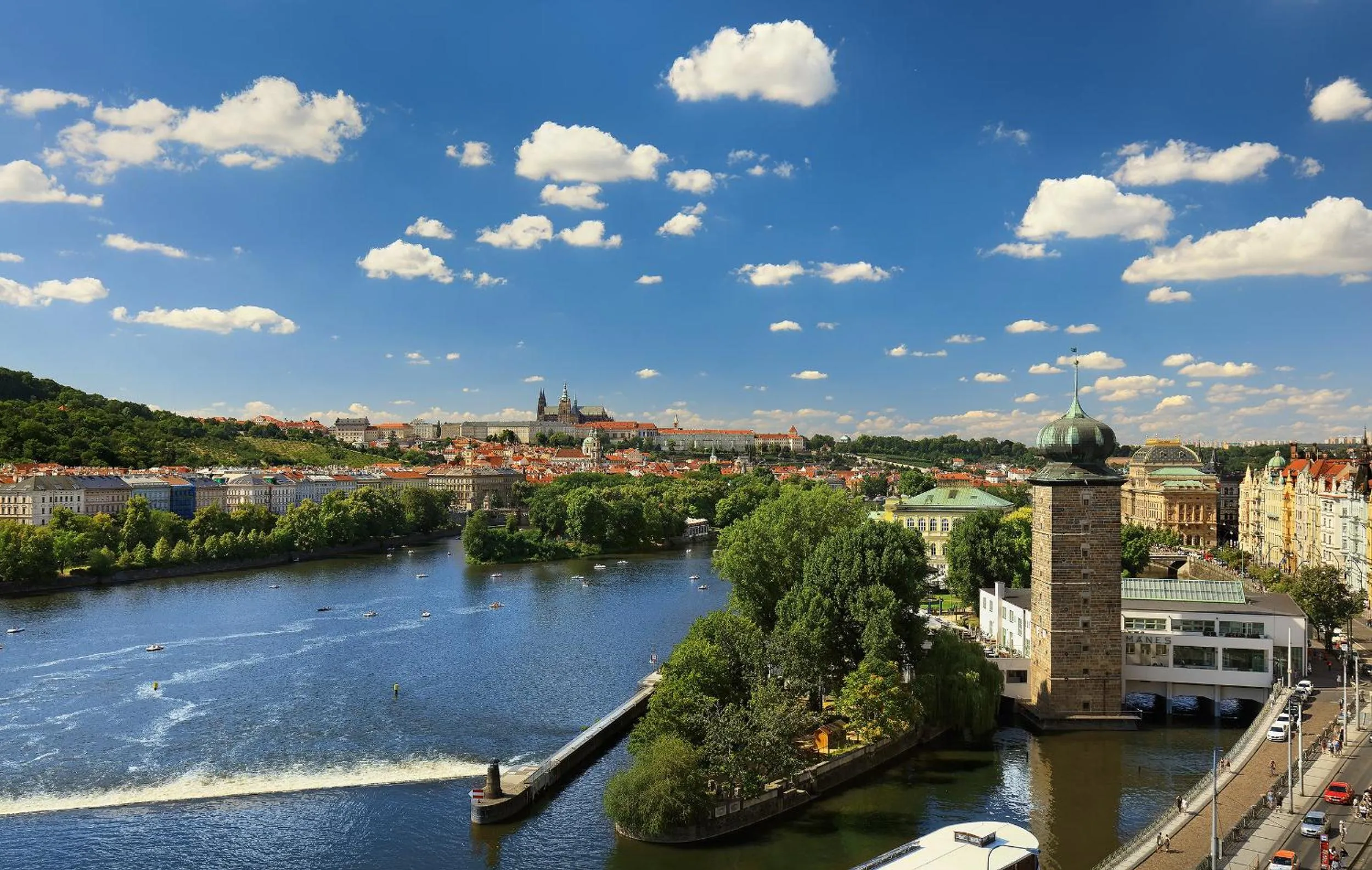Area and facilities in Dancing House - Tančící dům hotel
