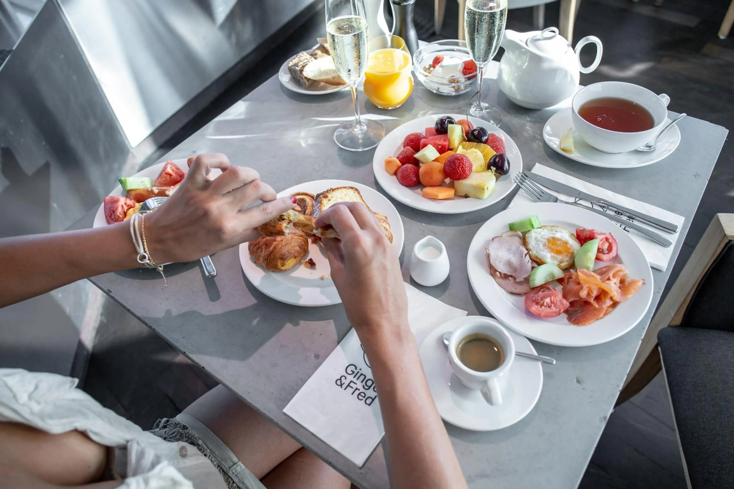 Restaurant/places to eat in Dancing House - Tančící dům hotel