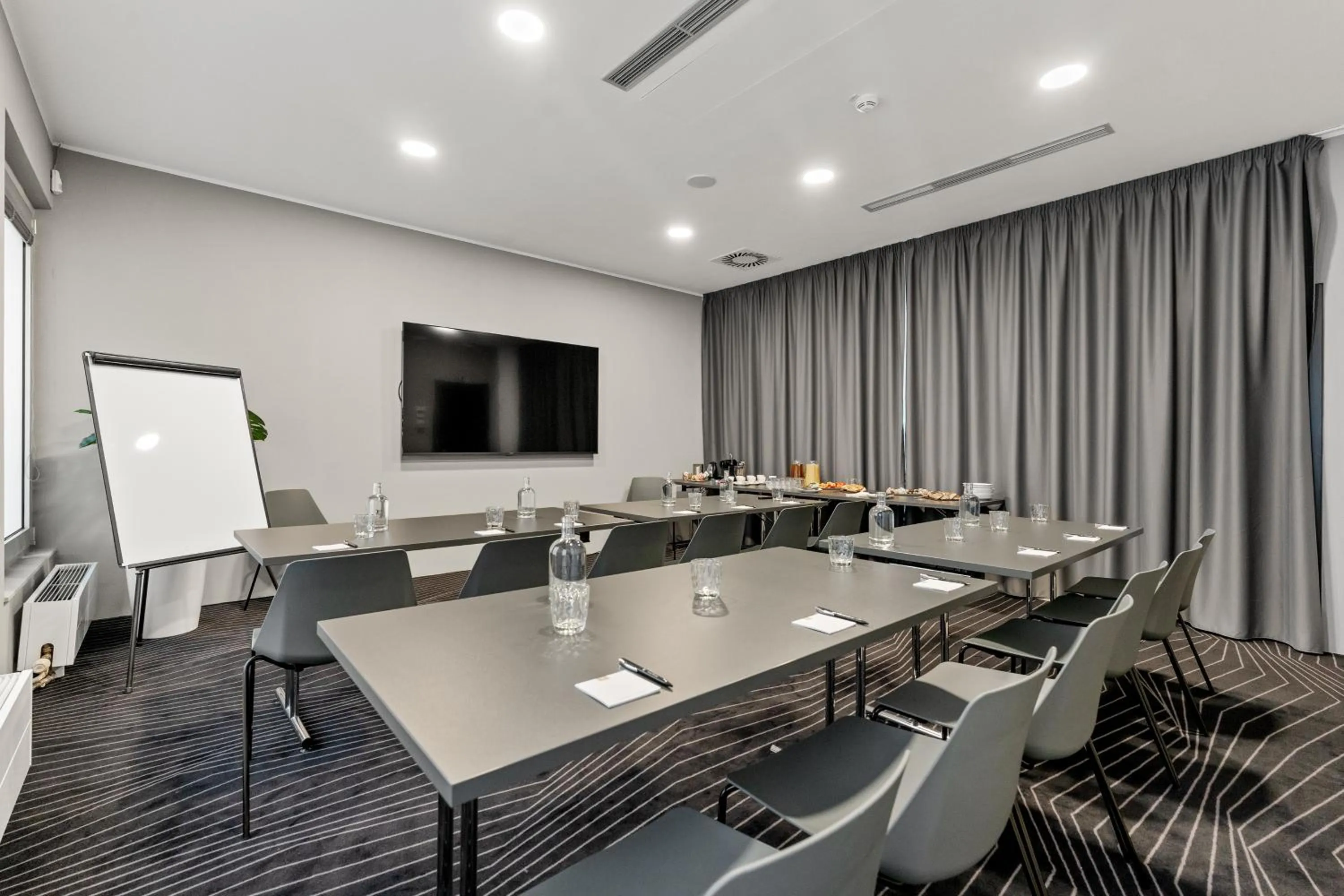 Meeting/conference room in Dancing House - Tančící dům hotel