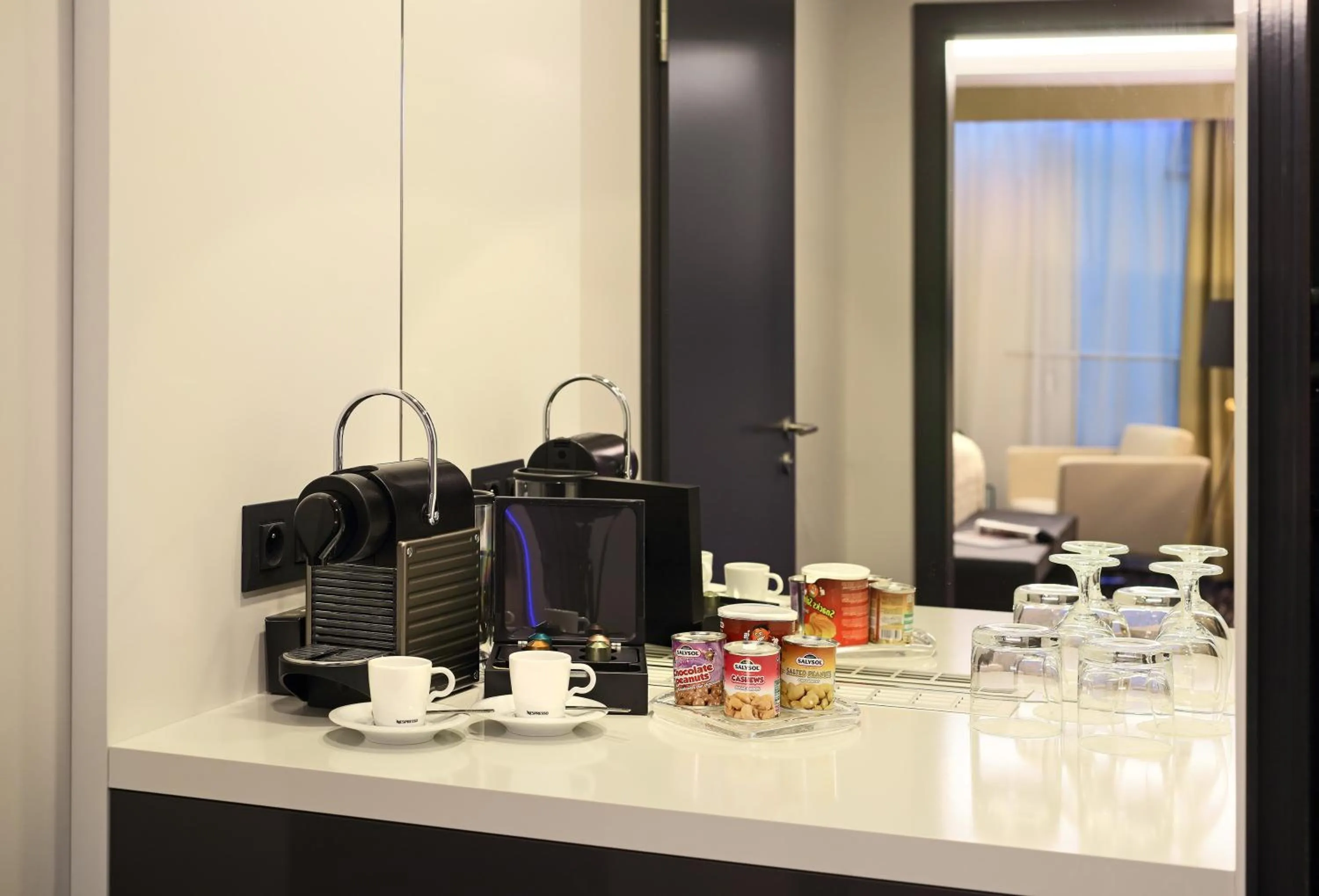 Coffee/tea facilities in Dancing House - Tančící dům hotel