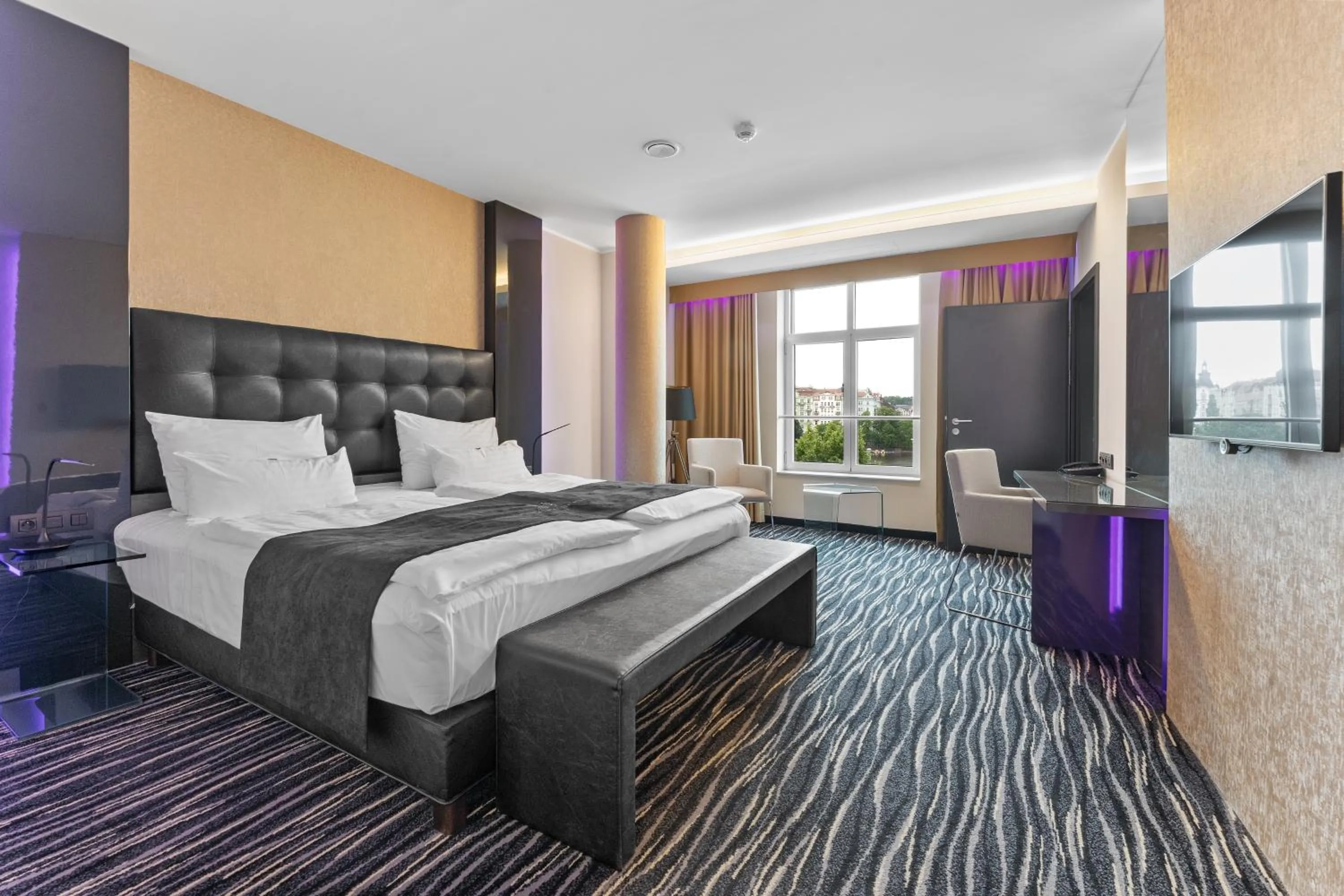 Bedroom, Bed in Dancing House - Tančící dům hotel