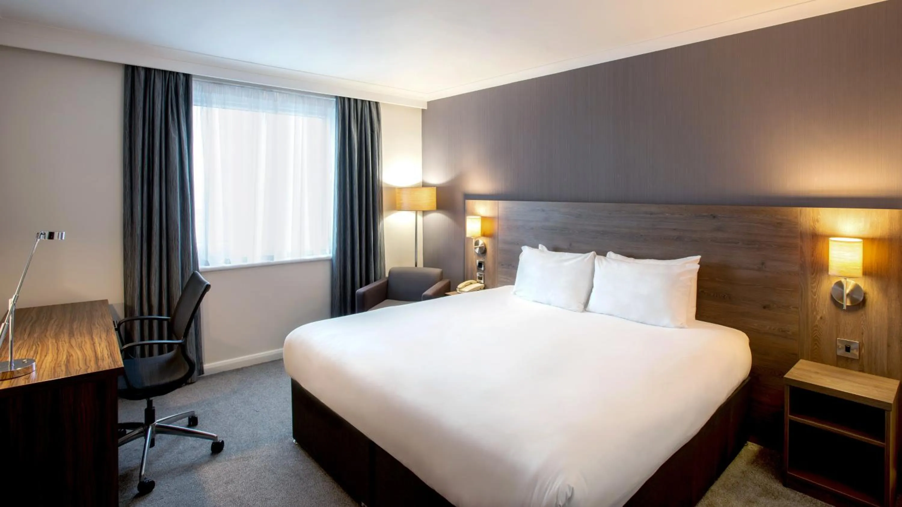 Bedroom, Bed in Holiday Inn Liverpool City Centre by IHG