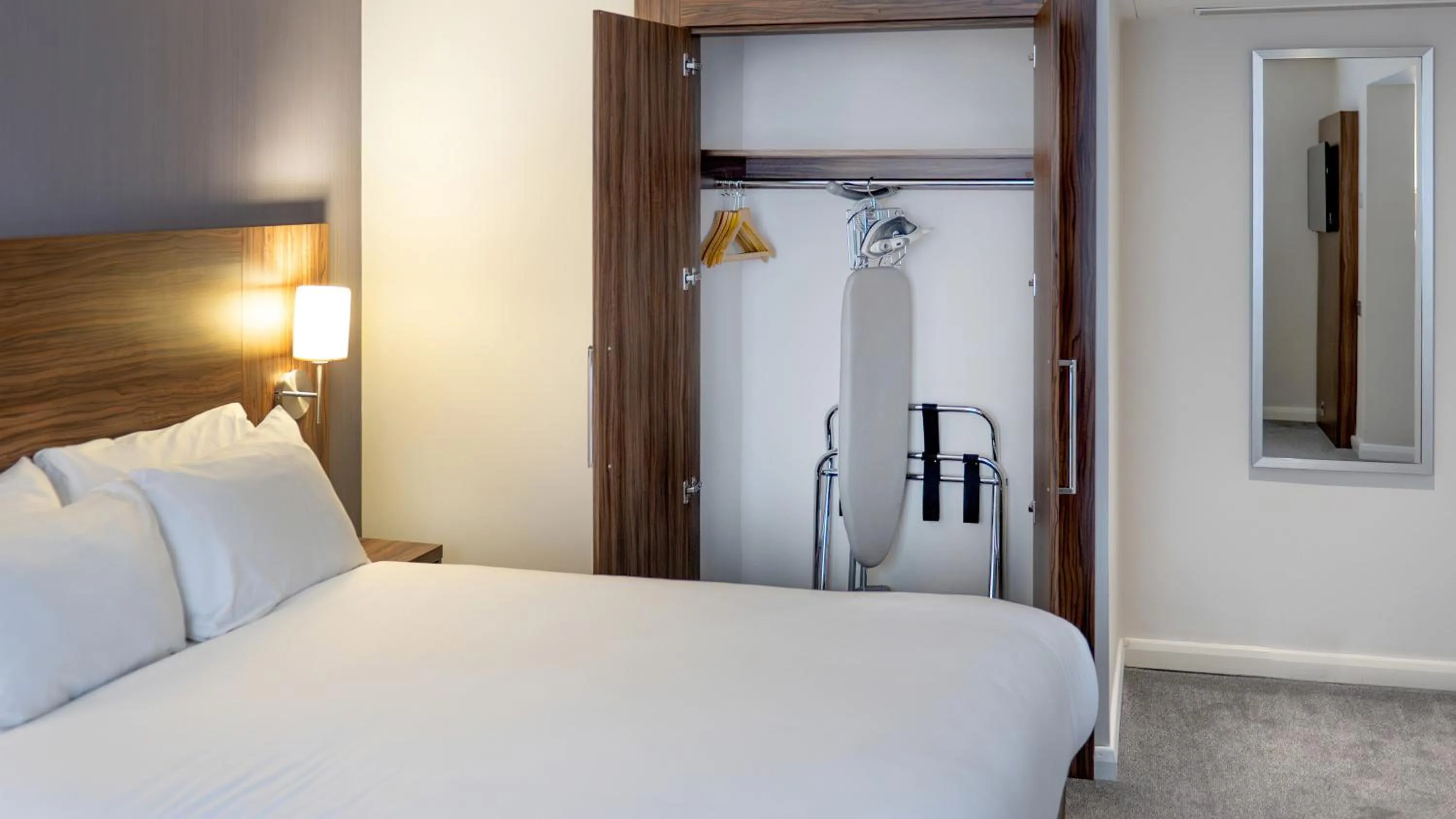 Bedroom, Bed in Holiday Inn Liverpool City Centre by IHG