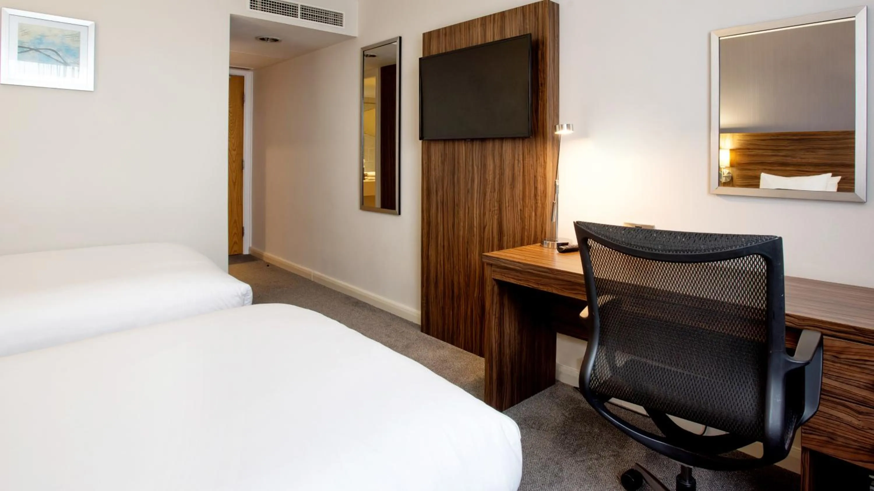 Bed in Holiday Inn Liverpool City Centre by IHG