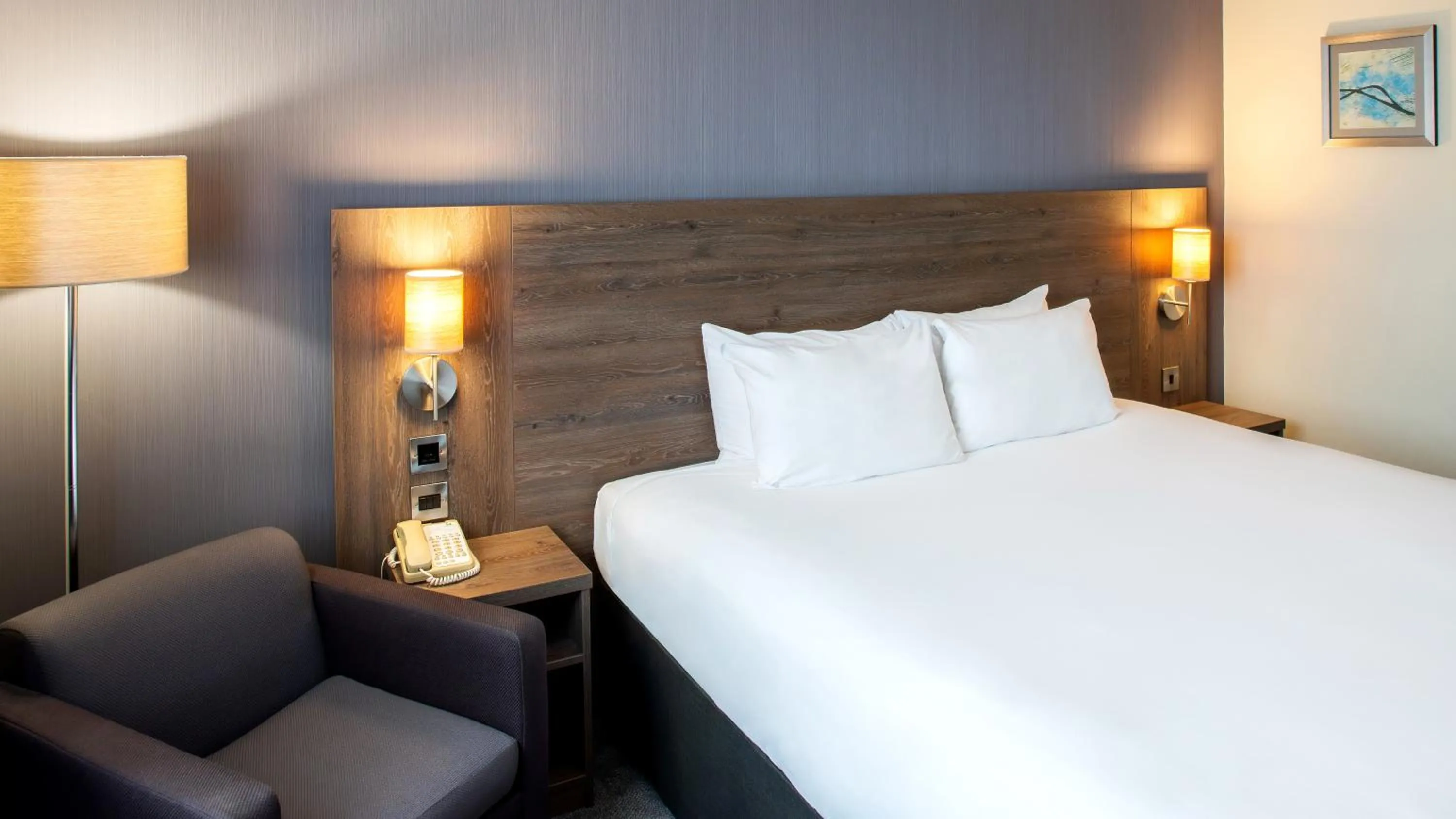 Bed in Holiday Inn Liverpool City Centre by IHG