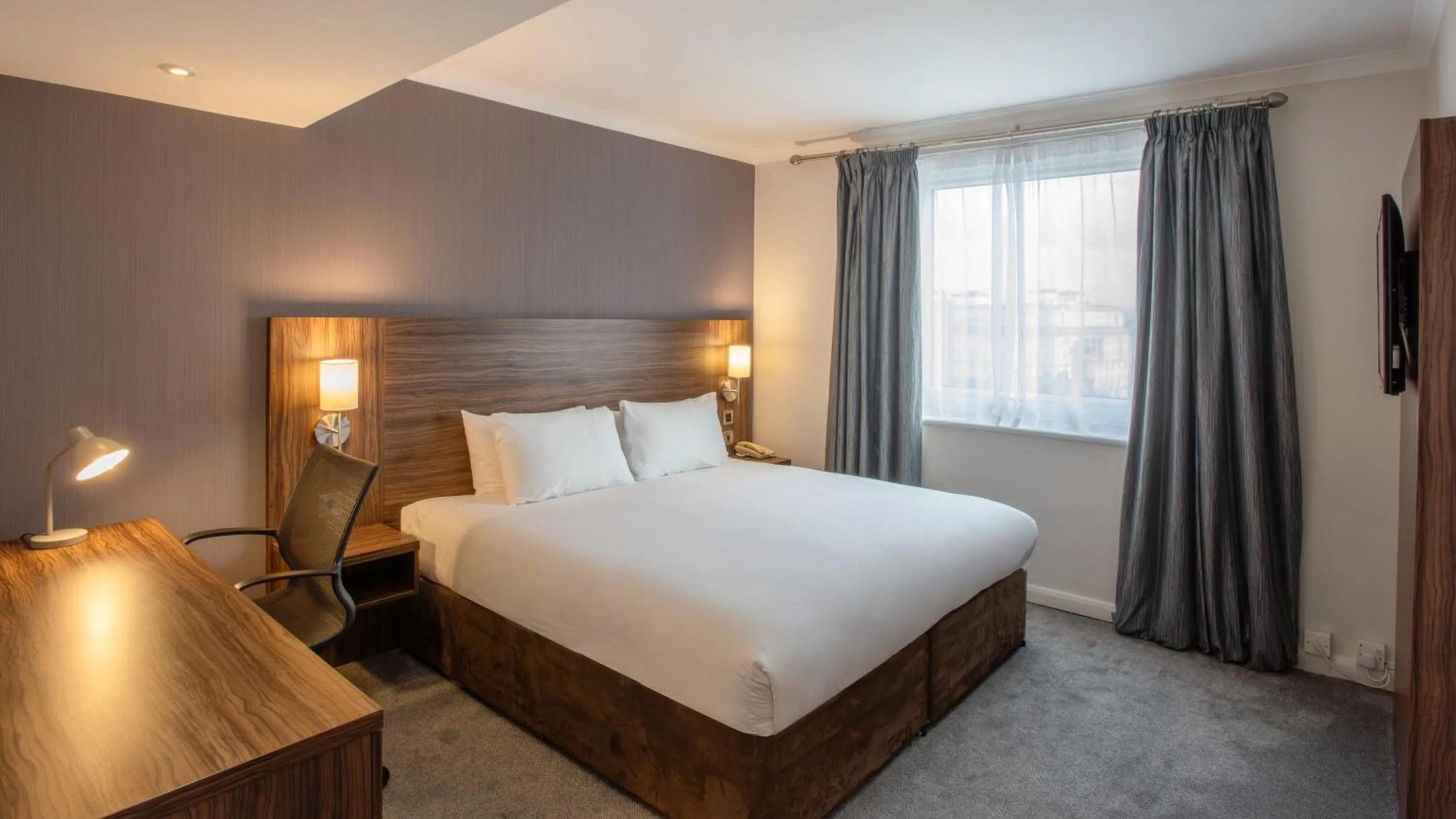 Bedroom, Bed in Holiday Inn Liverpool City Centre by IHG