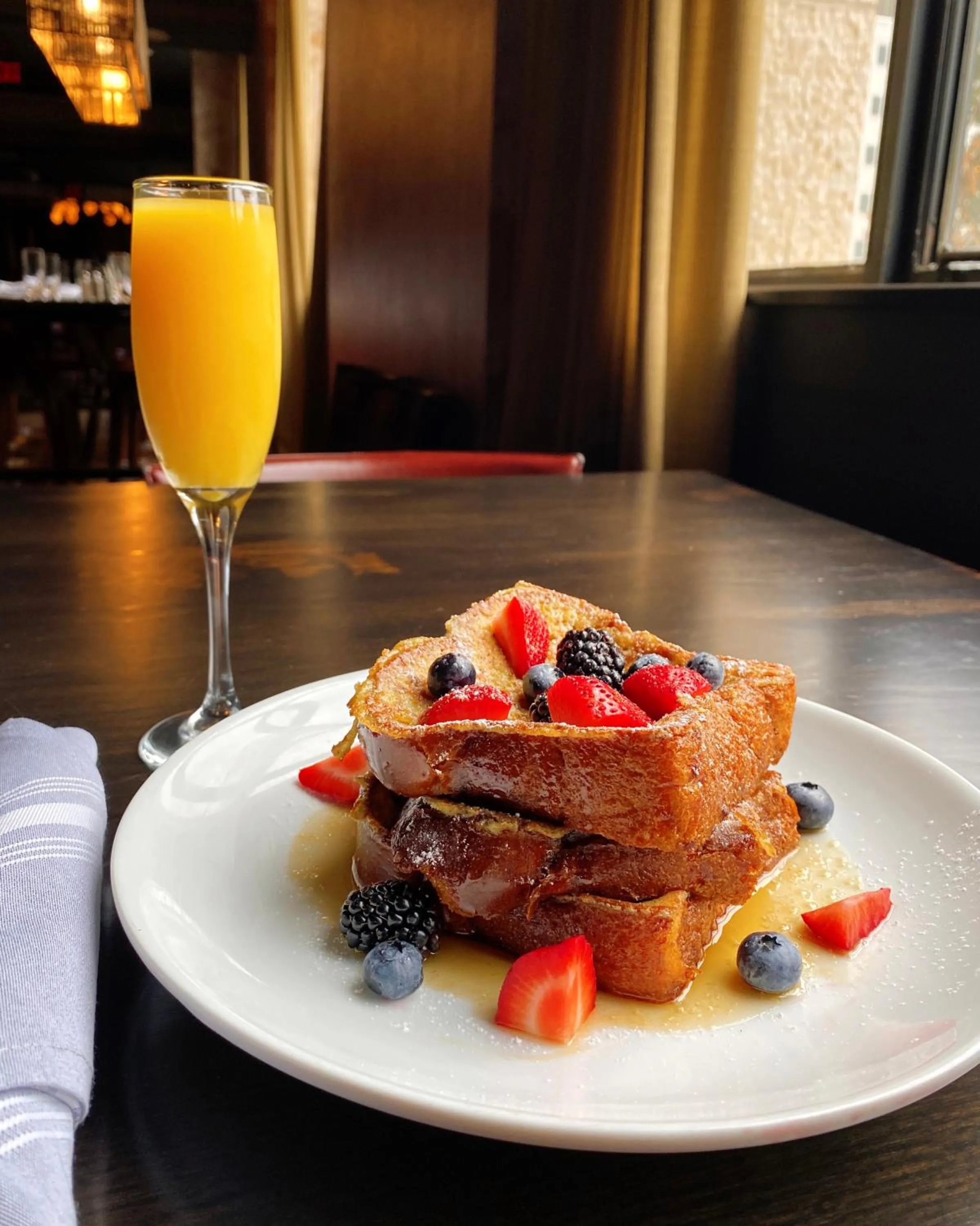 Breakfast in Hotel LeVeque, Autograph Collection