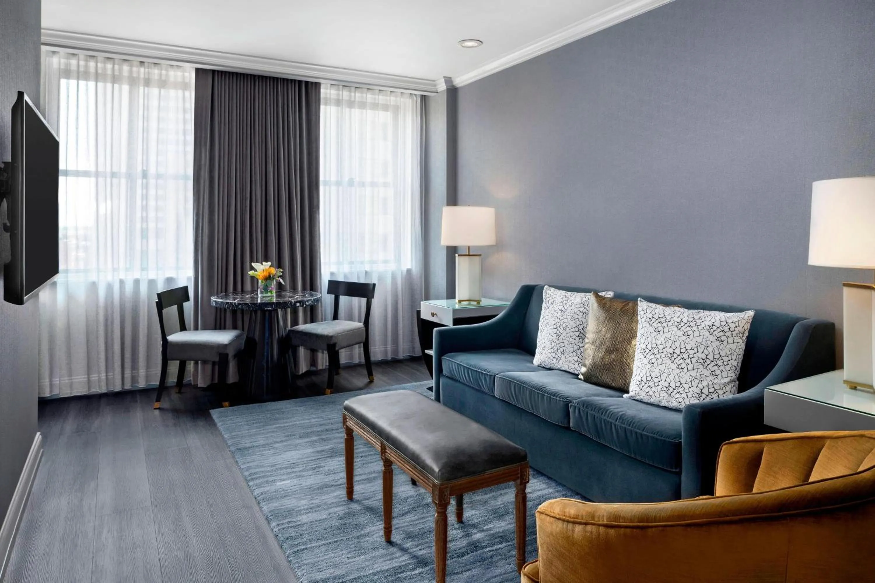 Living room in Hotel LeVeque, Autograph Collection