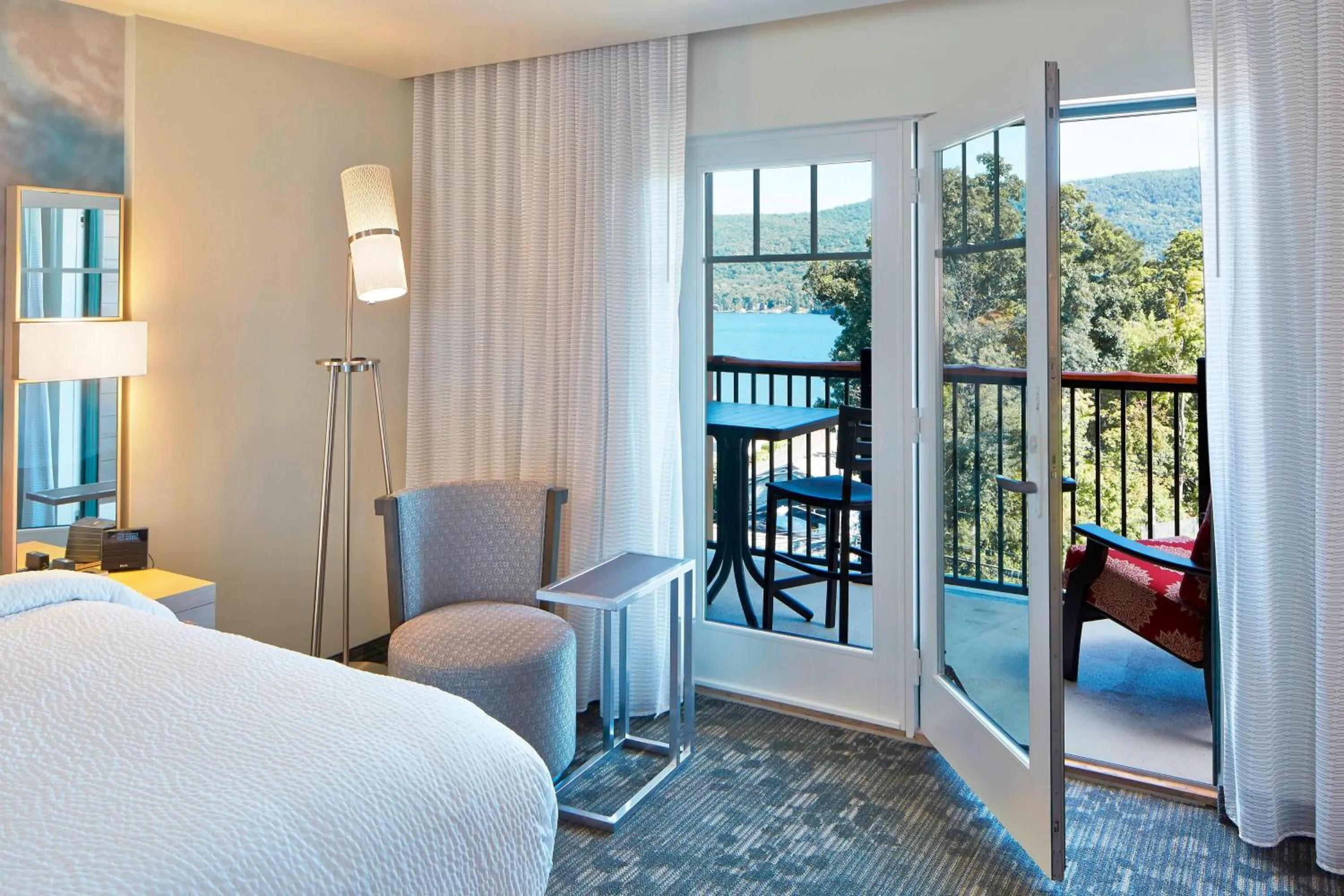 Photo of the whole room, Bed in Courtyard by Marriott Lake George