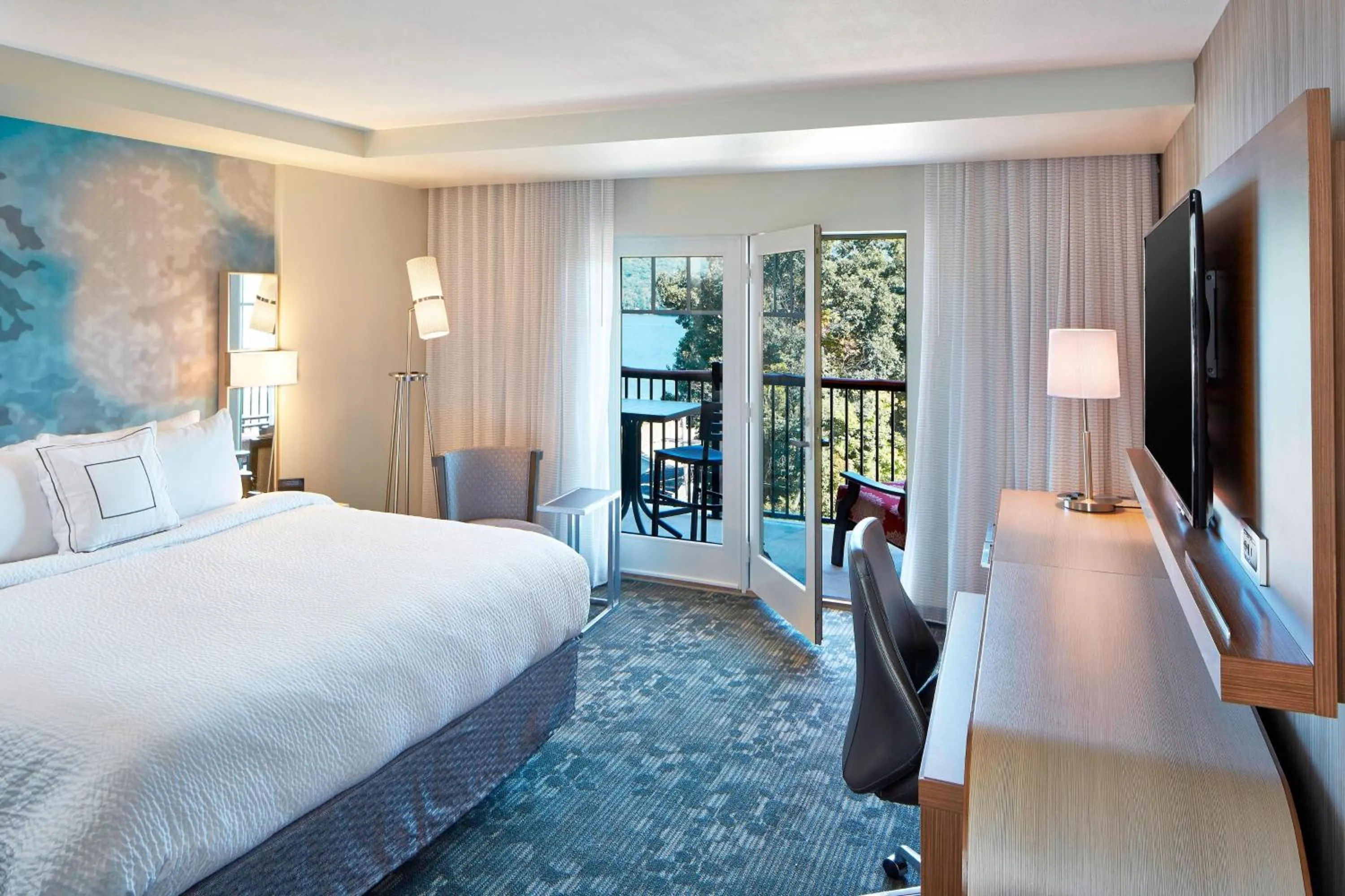 Photo of the whole room, Bed in Courtyard by Marriott Lake George