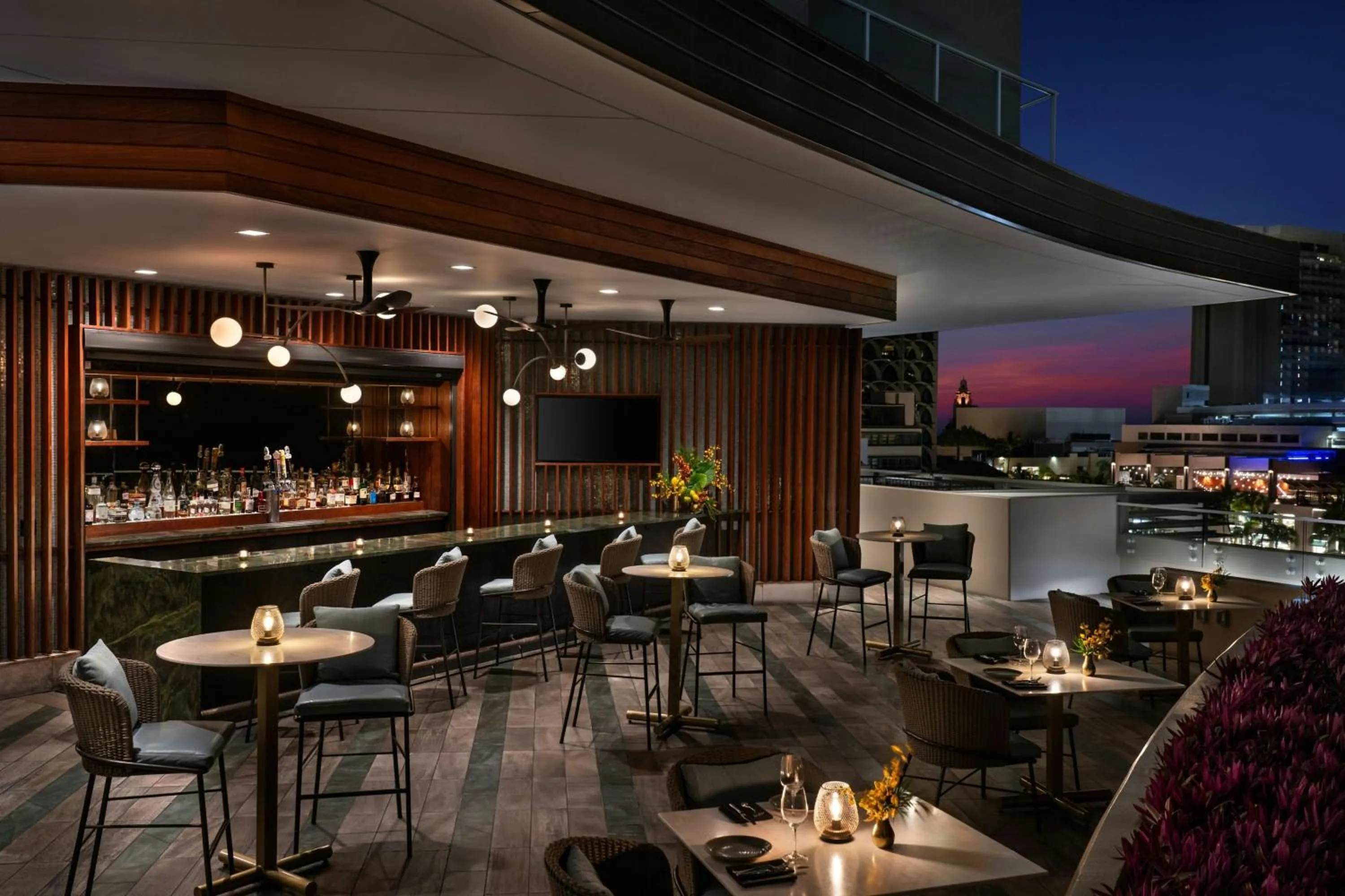 Lounge or bar in The Ritz-Carlton Residences, Waikiki Beach Hotel