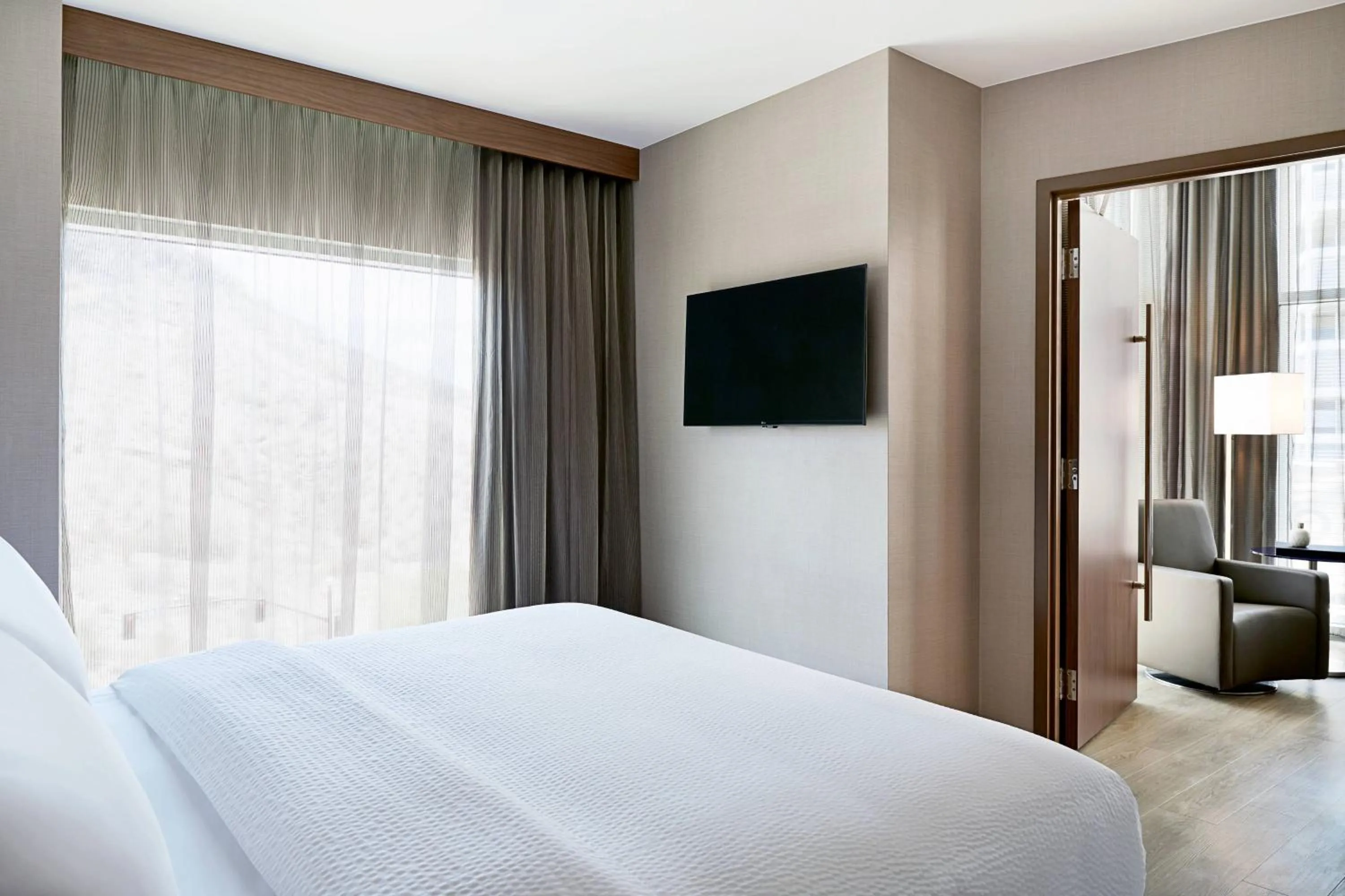 Photo of the whole room, Bed in AC Hotel by Marriott Phoenix Tempe/Downtown