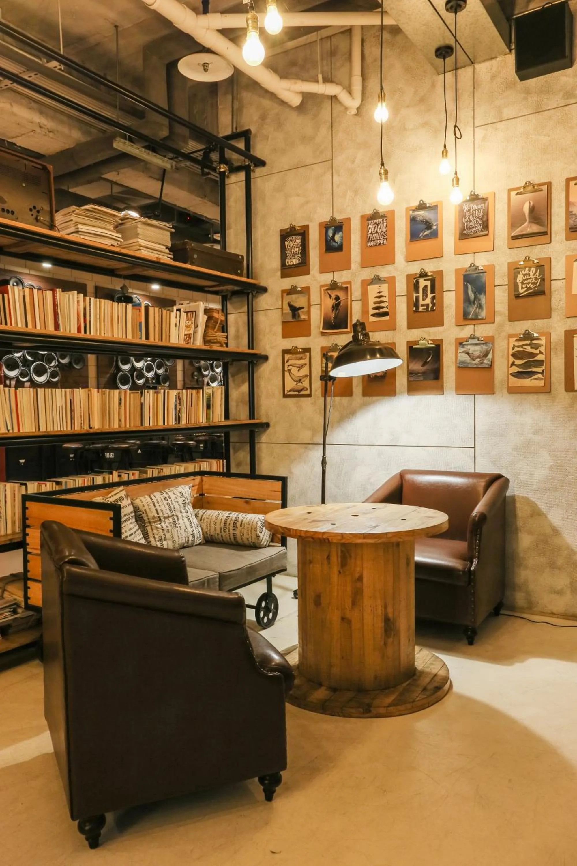 Library in Hotel PaPa Whale