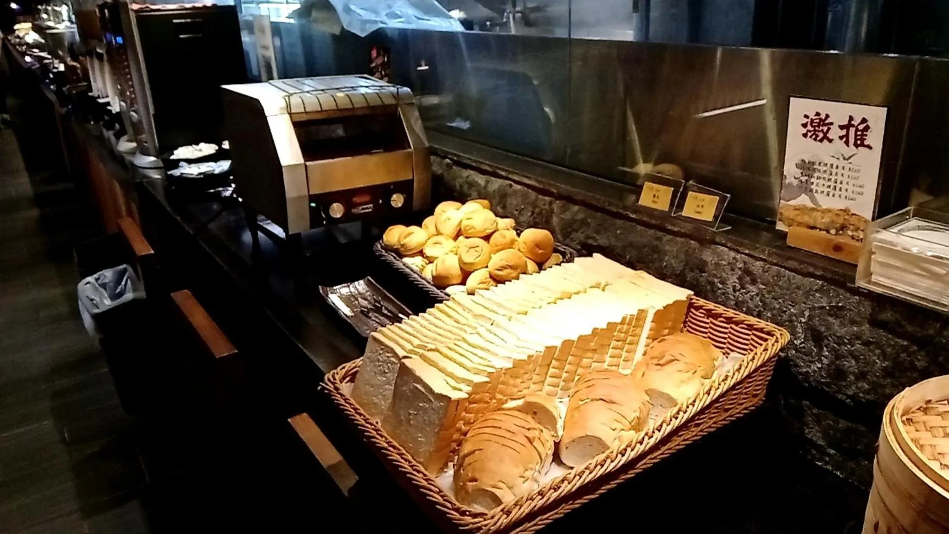 Breakfast in Hotel PaPa Whale