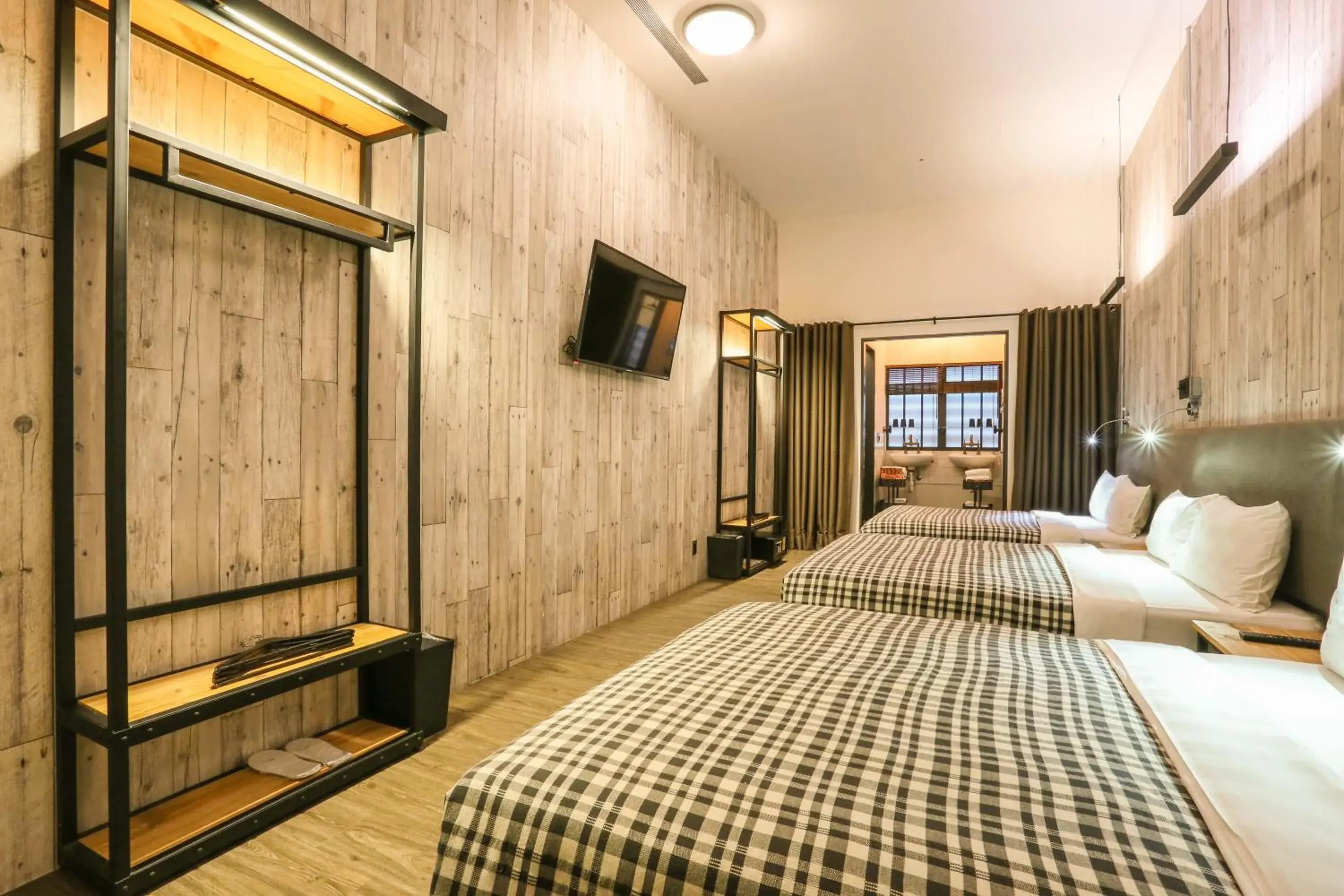 Deluxe Family Room - No View in Hotel PaPa Whale Deluxe Family Room - No View in Hotel PaPa Whale