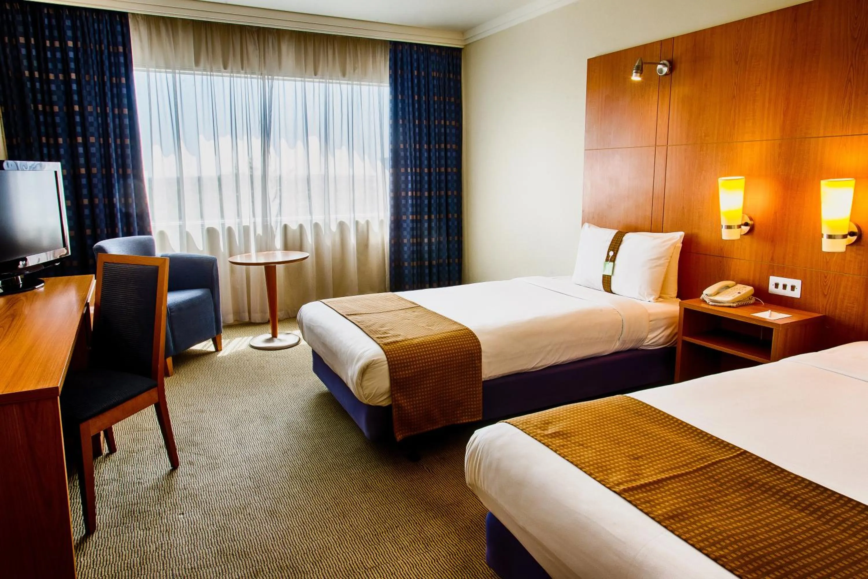 Photo of the whole room in Holiday Inn London - Heathrow M4Jct.4