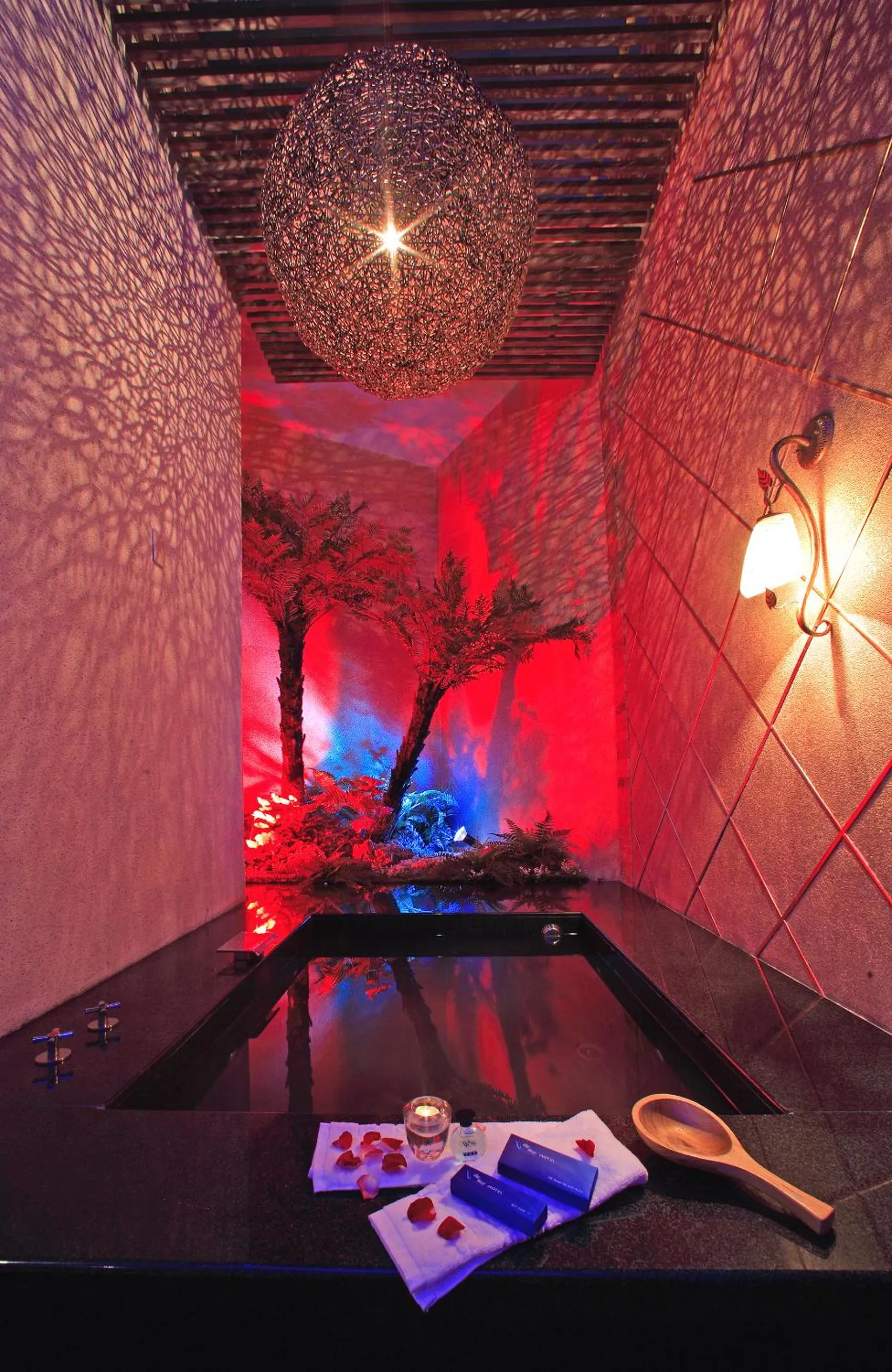 Bathroom in Blue Coast Spa Motel