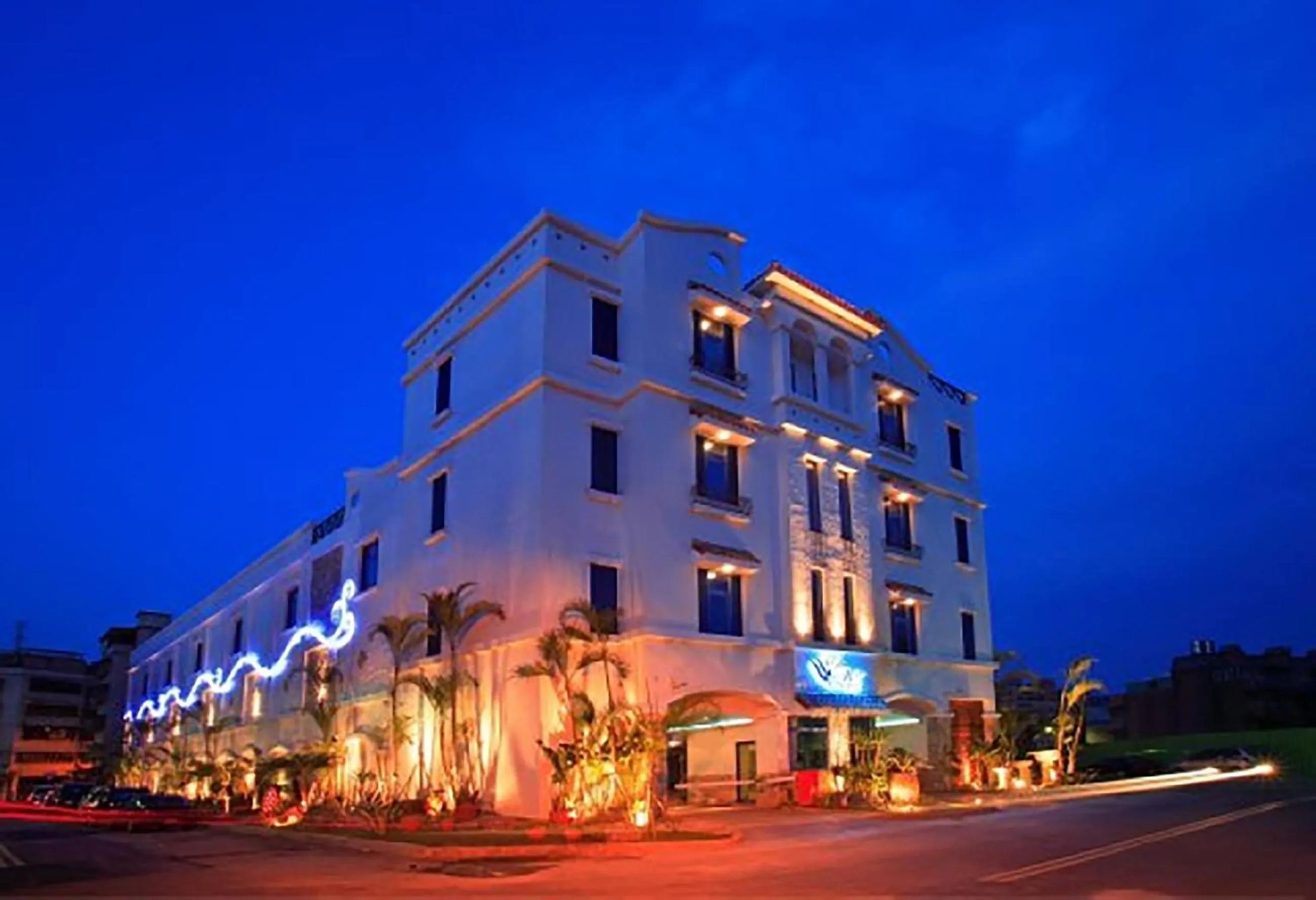 Property building in Blue Coast Spa Motel