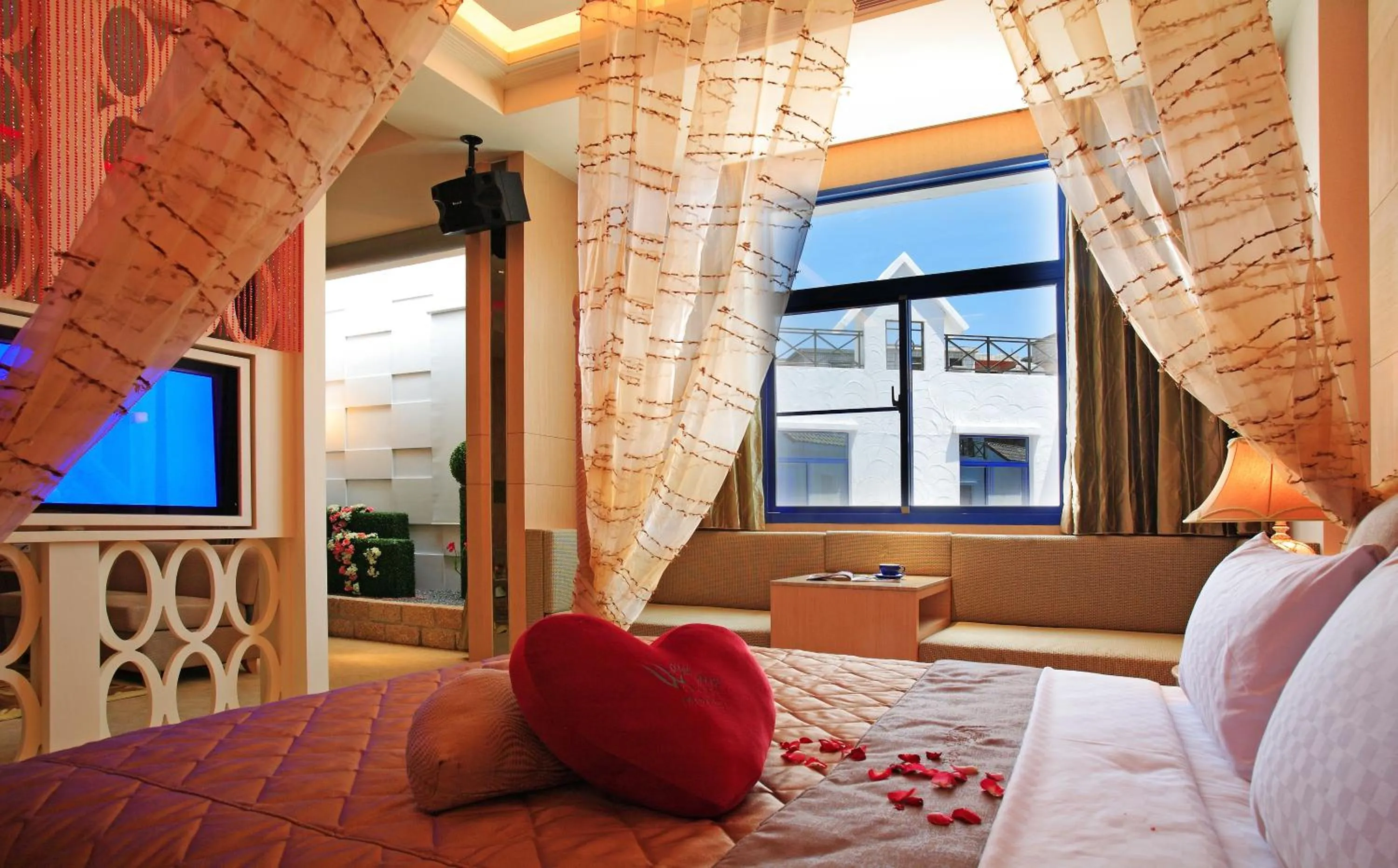 bunk bed, Bed in Blue Coast Spa Motel