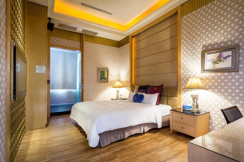 Bed in Blue Coast Spa Motel